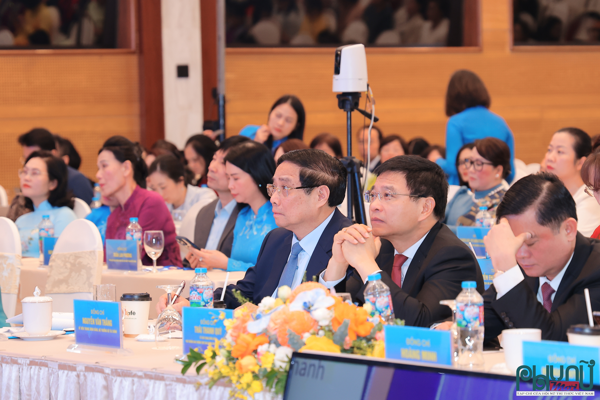 Thủ tướng Chính phủ Phạm Minh Chính và các đồng chí lãnh đạo, đại biểu tham dự Hội nghị.