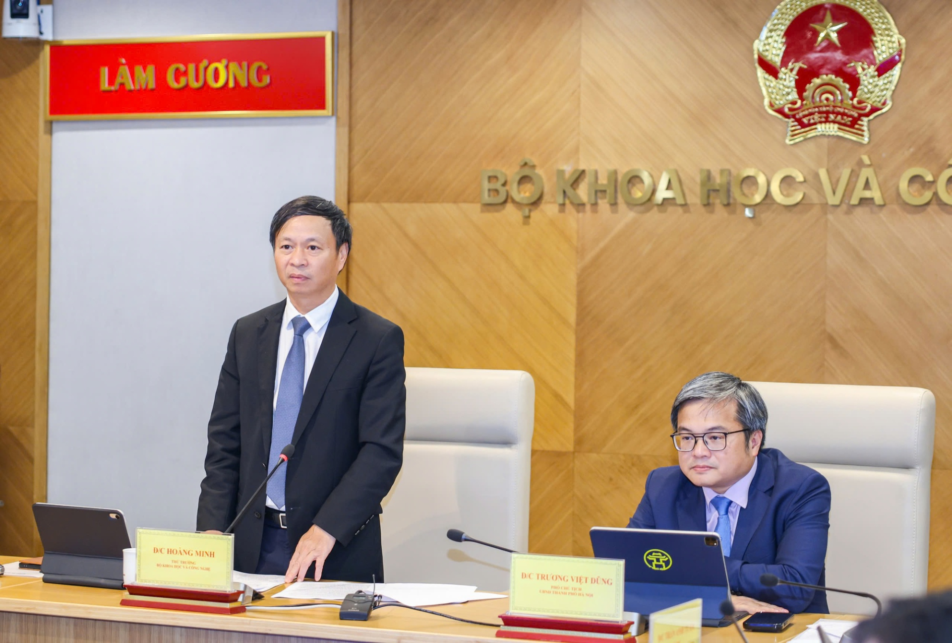 Thứ trưởng Bộ KH&CN Hoàng Minh chia sẻ tại họp báo. Ảnh: VGP