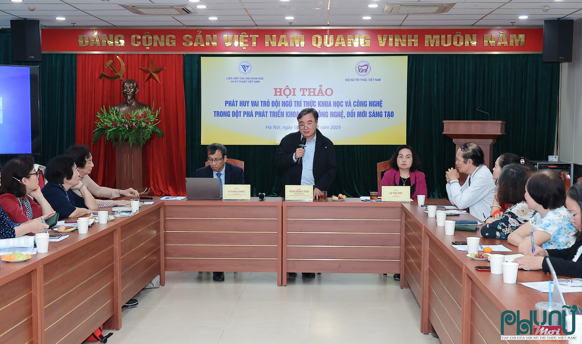 PGS.TS Phạm Quang Thao, Phó Chủ tịch LHH; GS.TS Lê Thị Hợp, Chủ tịch Hội NTT VN và TS Lê Công Lương, Phó Tổng thư ký LHH đồng chủ trì hội thảo.