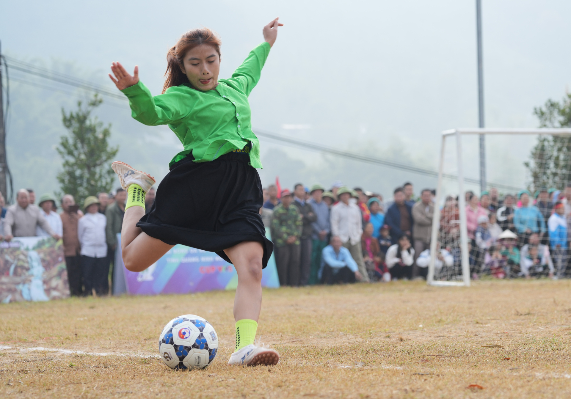 Cầu thủ xuất sắc nhất đội Lâm Thượng, Tỉnh Lào Cai, Hoàng Thị Huyền