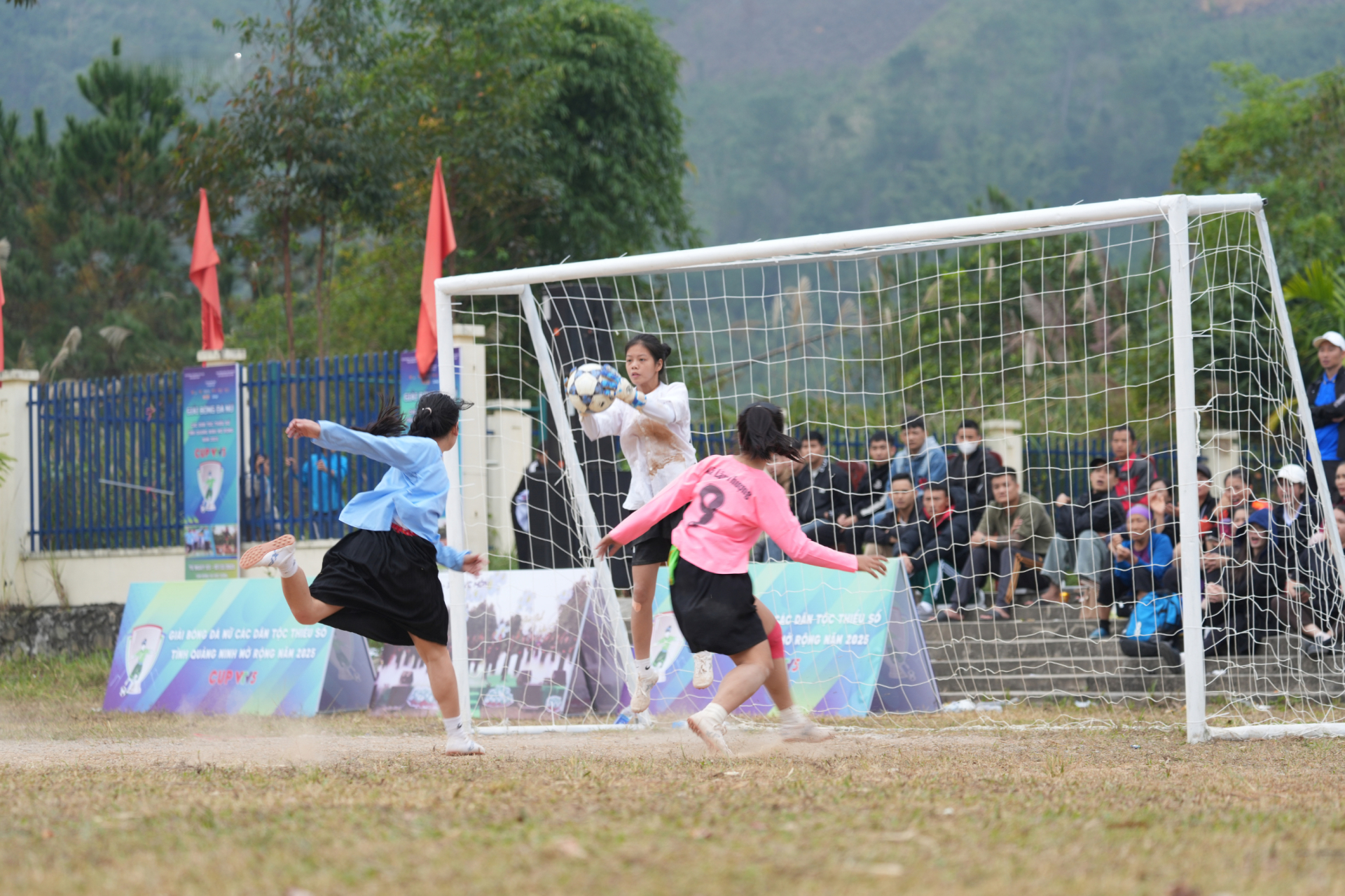 Chị em Lâm Thượng - Lào Cai giành ngôi vương Giải Bóng đá nữ các dân tộc thiểu số tỉnh Quảng Ninh mở rộng năm 2025 - Cúp VTV5
