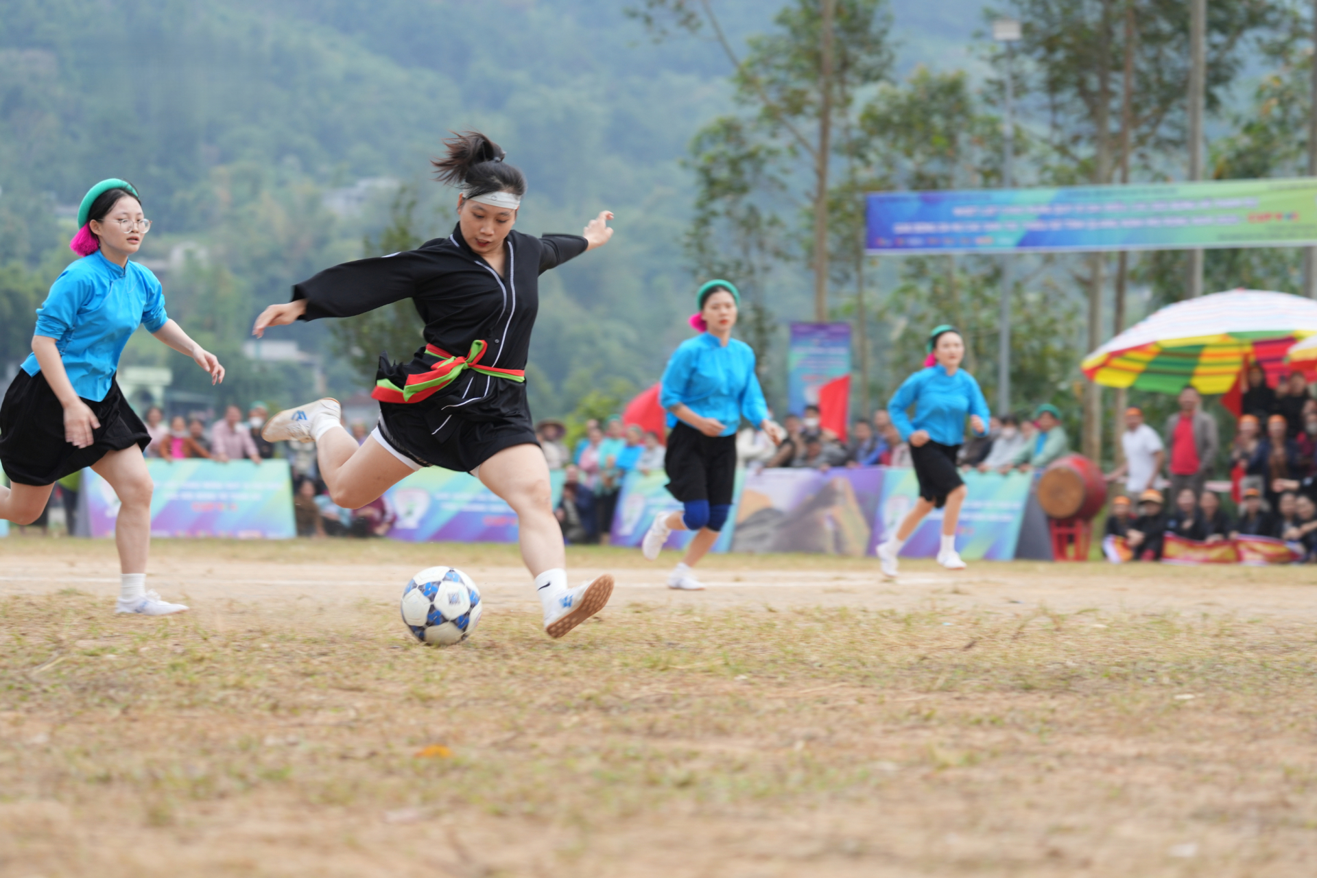 Vua phá lưới, cầu thủ Loan Thị Chuyên Nghiệp Mông Dương, Tỉnh Quảng Ninh (8 BÀN)