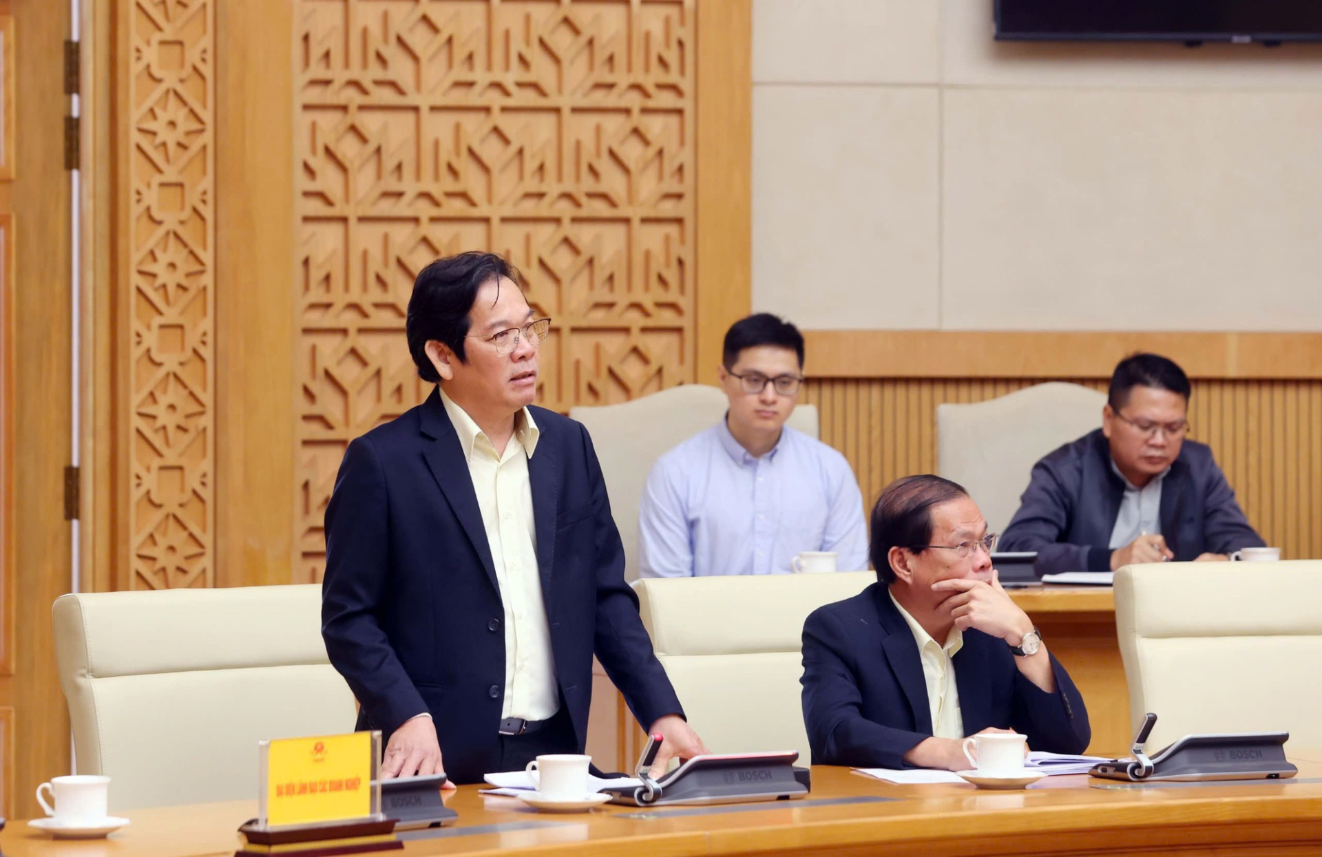 Ông Nguyễn Hoàng Tuệ - Phó Tổng Giám đốc THACO, Tổng Giám đốc Đại Quang Minh phát biểu tại cuộc họp