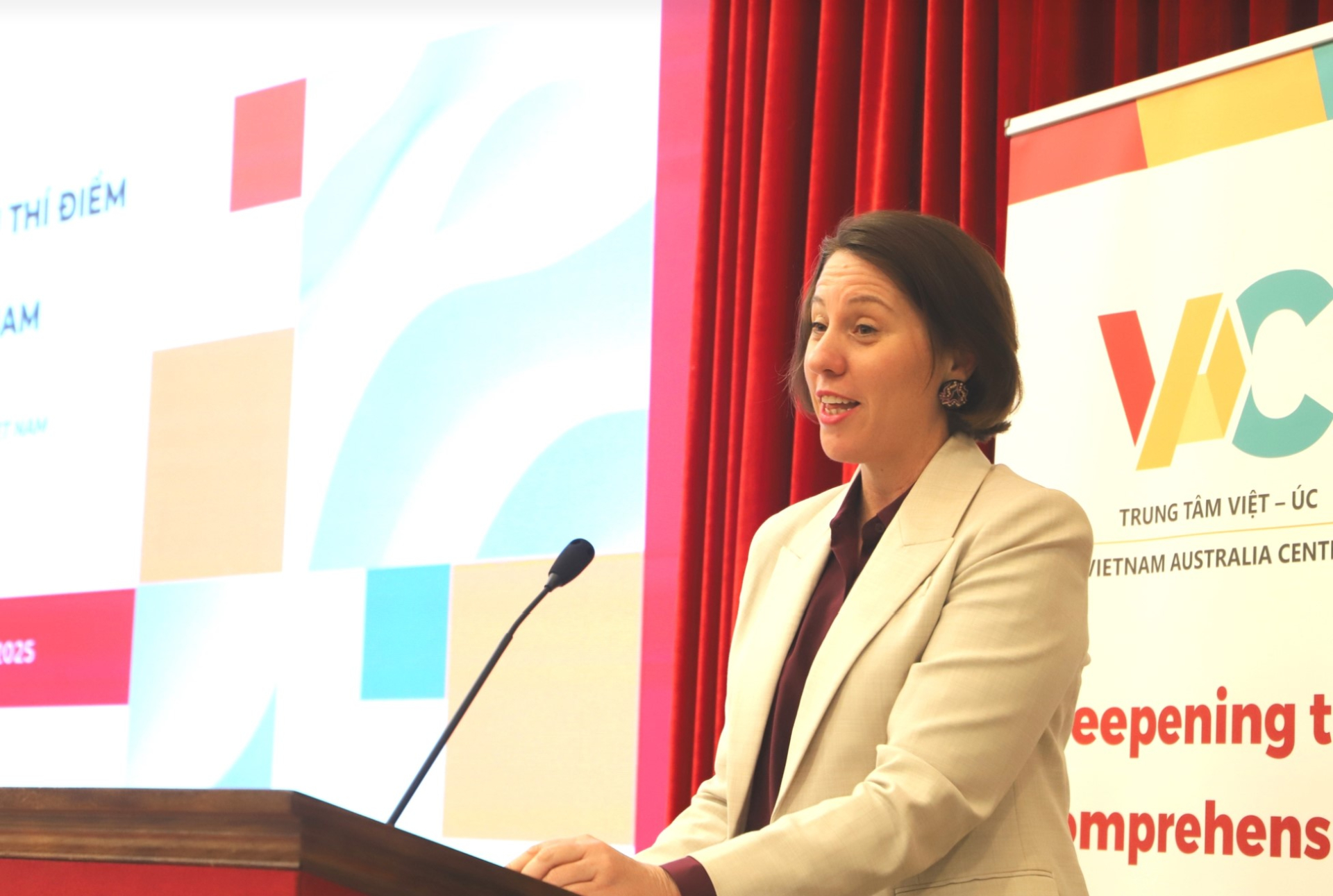 Bà Renee Deschamps, Phó Đại sứ Úc tại Việt Nam