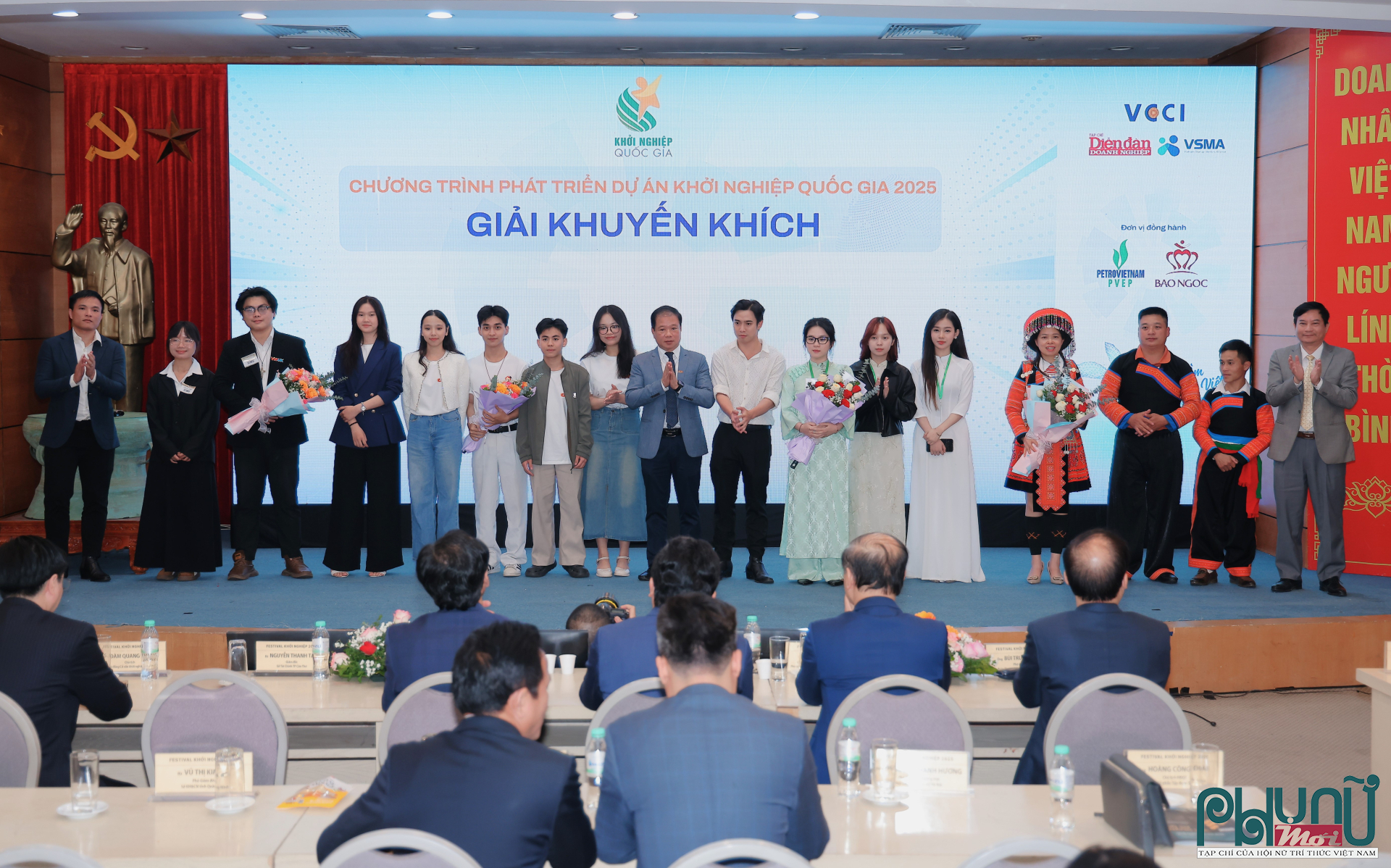 Giải Khuyến khích cho 4 dự án: Giải pháp Giáo dục trực tuyến - Ontab; Sản xuất và Thương mại hóa mực viết, màu vẽ từ phụ phẩm rau củ quả màu thực vật Bink; Trà lam Tà Xùa - sản vật giao thoa đất trời; Nền tảng y tế thông minh - HCM Health Hub.