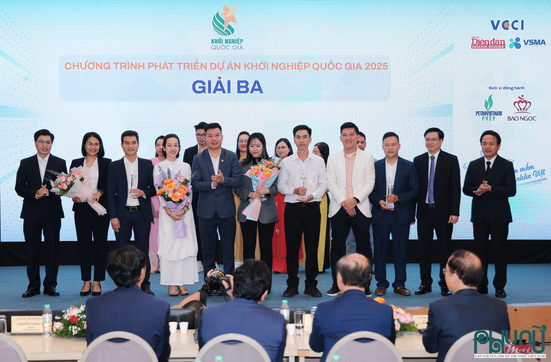 Giải Ba cho 3 dự án: Làng Mướp; Giải pháp tối ưu quản lý theo thời gian - CheckNow; Sản xuất, chế biến, thương mại nấm ăn và nấm dược liệu dưới mái pin năng lượng mặt trời.