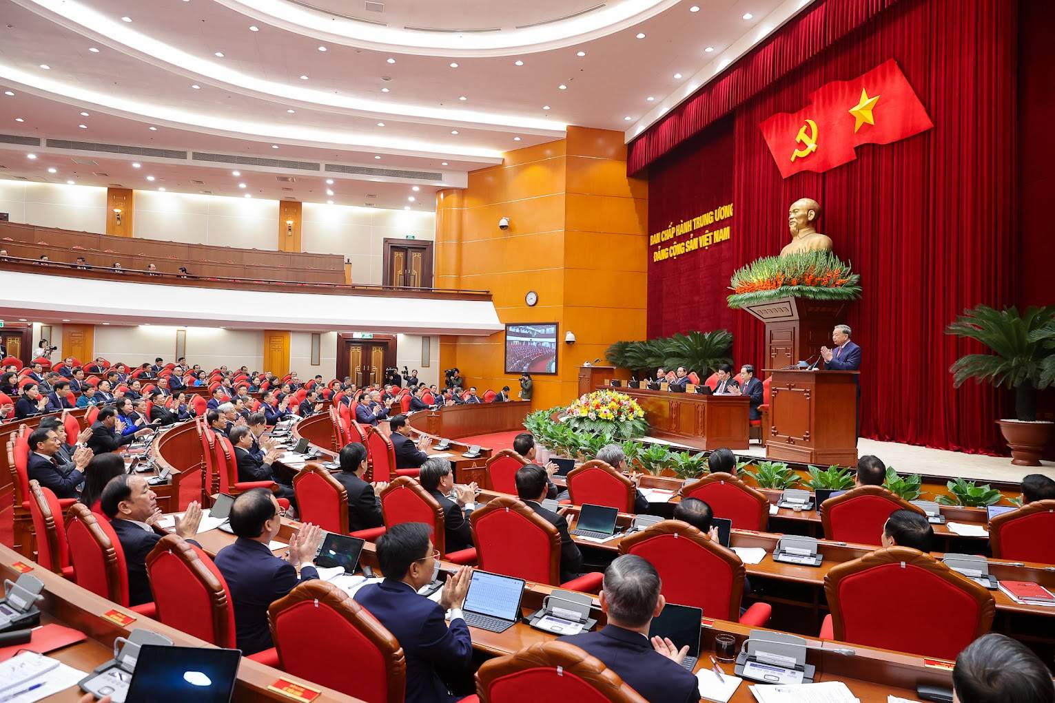 Ban Chấp hành Trung ương Đảng nhất trí thông qua dự thảo các văn kiện trình Đại hội XIV của Đảng; giao Bộ Chính trị căn cứ ý kiến thảo luận của Trung ương chỉ đạo tiếp thu và hoàn thiện các văn kiện để trình Đại hội XIV của Đảng.