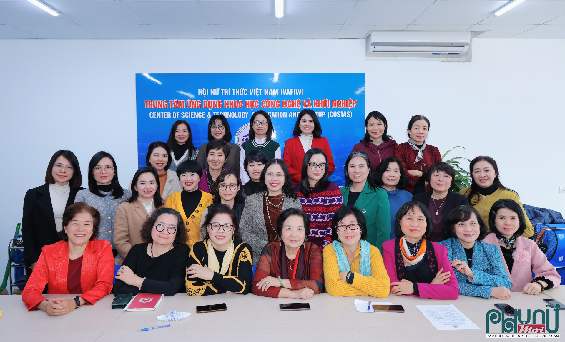 Các đại biểu chụp ảnh lưu niệm tại Hộ nghị