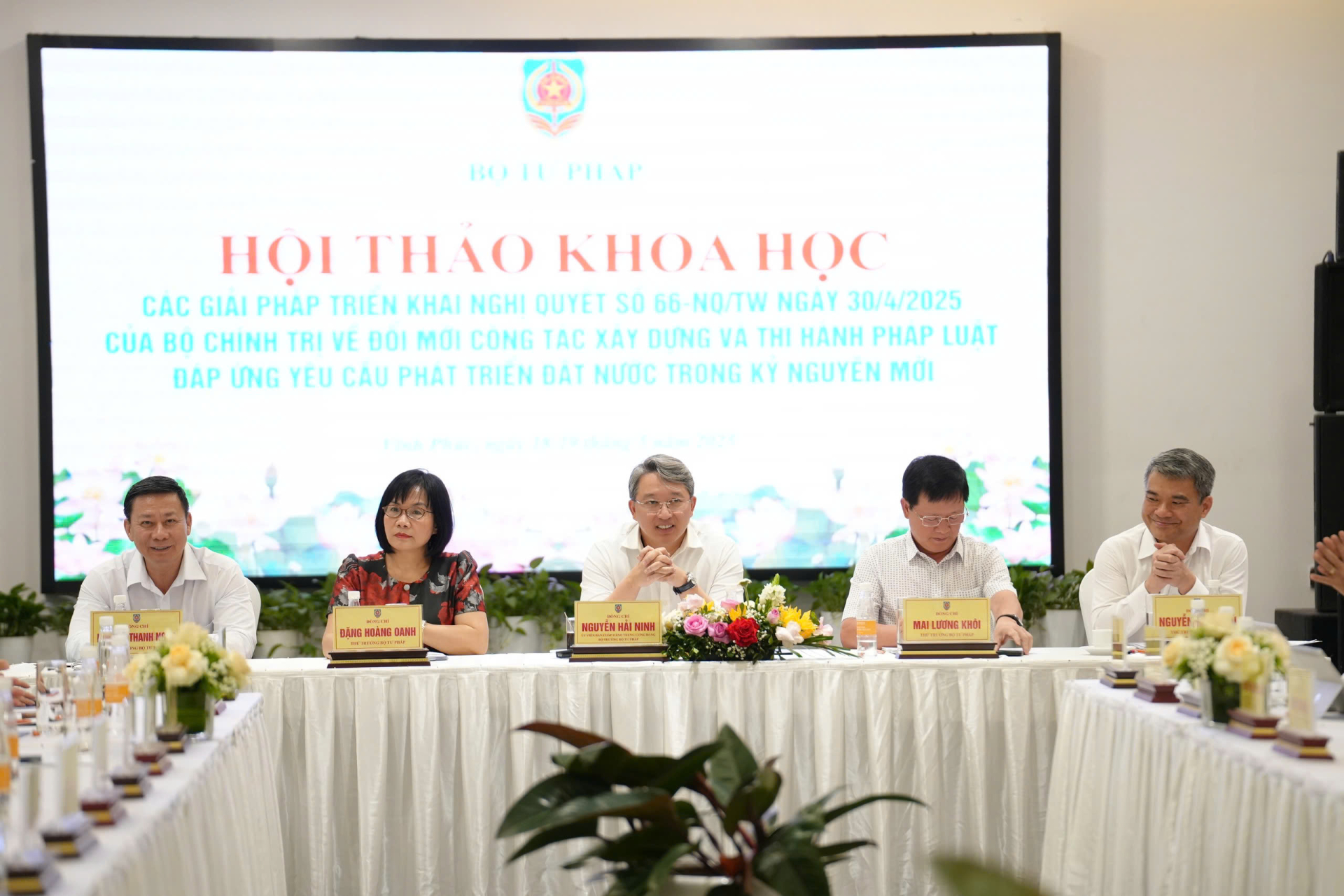 Bộ trưởng Nguyễn Hải Ninh chủ trì Hội thảo khoa học các giải pháp triển khai Nghị quyết 66 của Bộ Chính trị