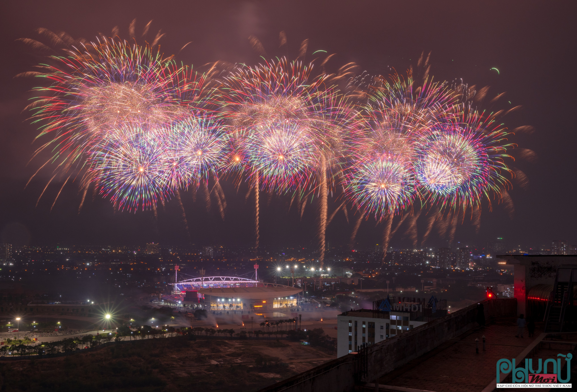 Theo kế hoạch, chương trình nghệ thuật sẽ chính thức diễn ra vào 20 giờ ngày 25/1, với sự tham dự của khoảng 15.000 đại biểu và khách mời, được truyền hình trực tiếp trên kênh VTV1 của Đài Truyền hình Việt Nam và các nền tảng số. Ảnh: Trọng Quý