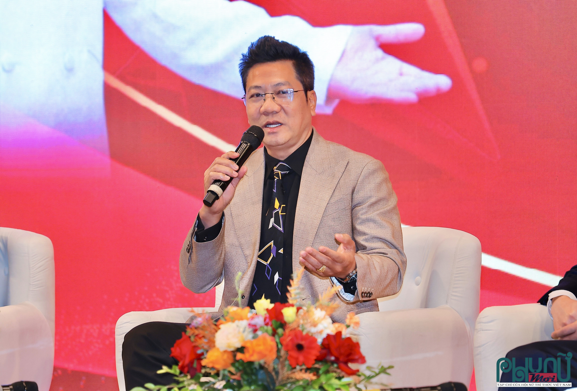 NSND Quốc Hưng chia sẻ tại buổi ra mắt MV Đất nước hôm nay 