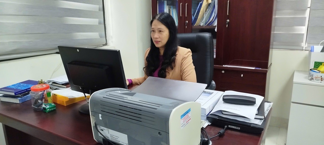 TS. Cao Thị Thu Trang tại phòng làm việc