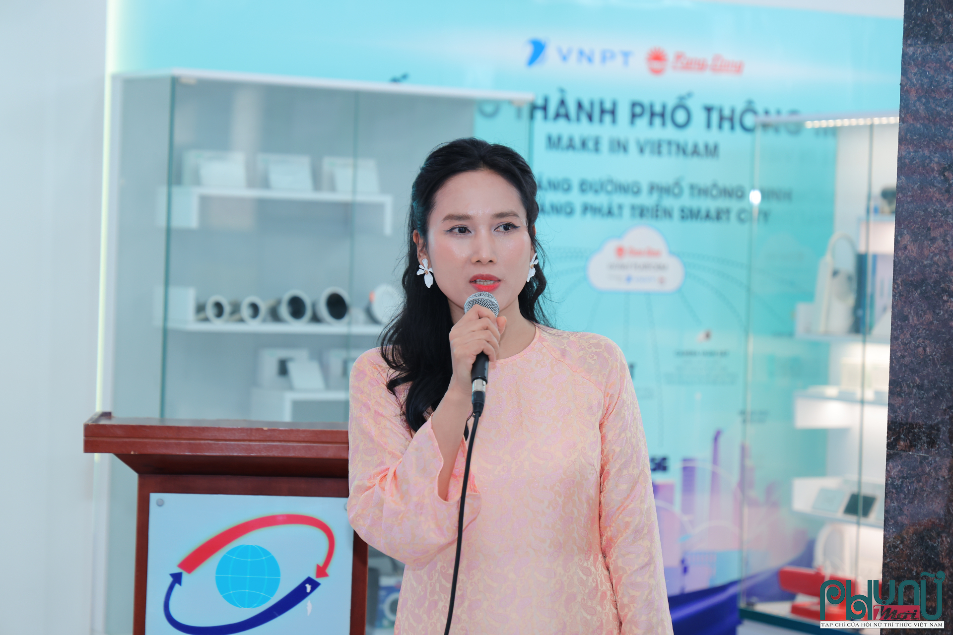 Bà Trần Thanh Việt, CEO VGreen trình bày tại hội thảo