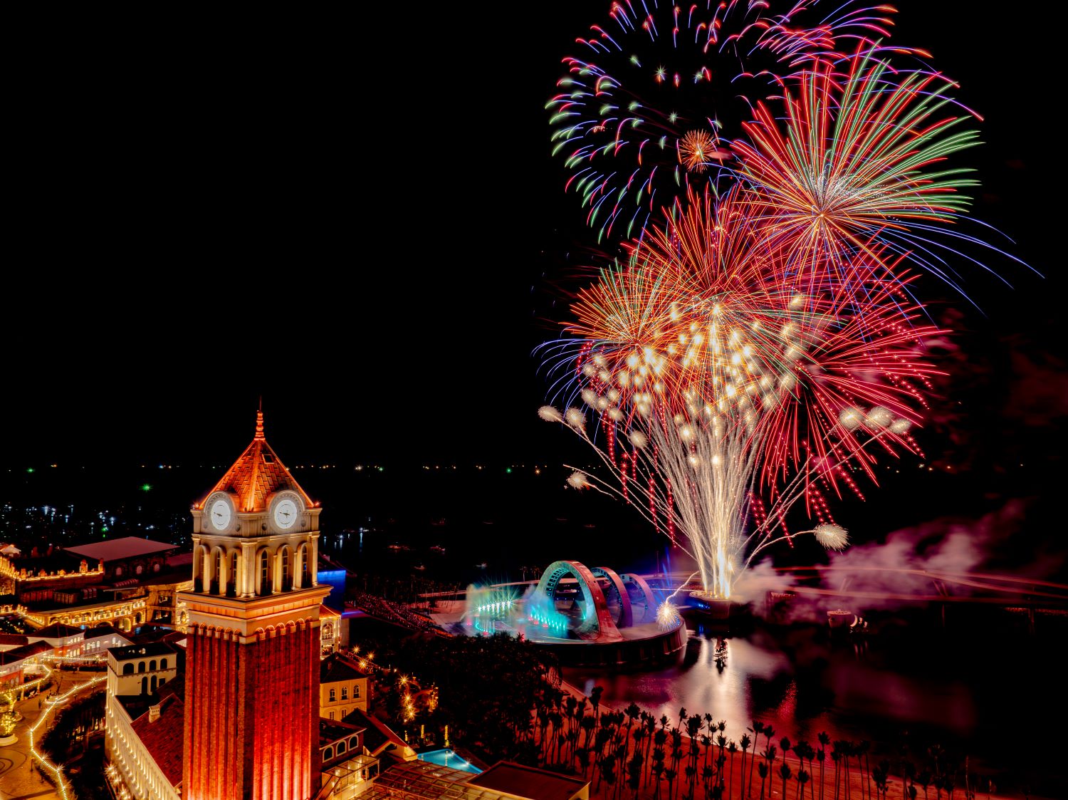 Pháo hoa được trình diễn mỗi đêm 2 lần tại Phú Quốc mang đến những trải nghiệm đầy cảm xúc