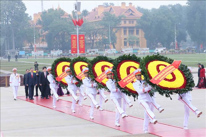 Lãnh đạo Đảng, Nhà nước viếng Chủ tịch Hồ Chí Minh nhân kỷ niệm 96 năm Ngày thành lập Đảng Cộng sản Việt Nam. Ảnh: An Đăng - TTXVN