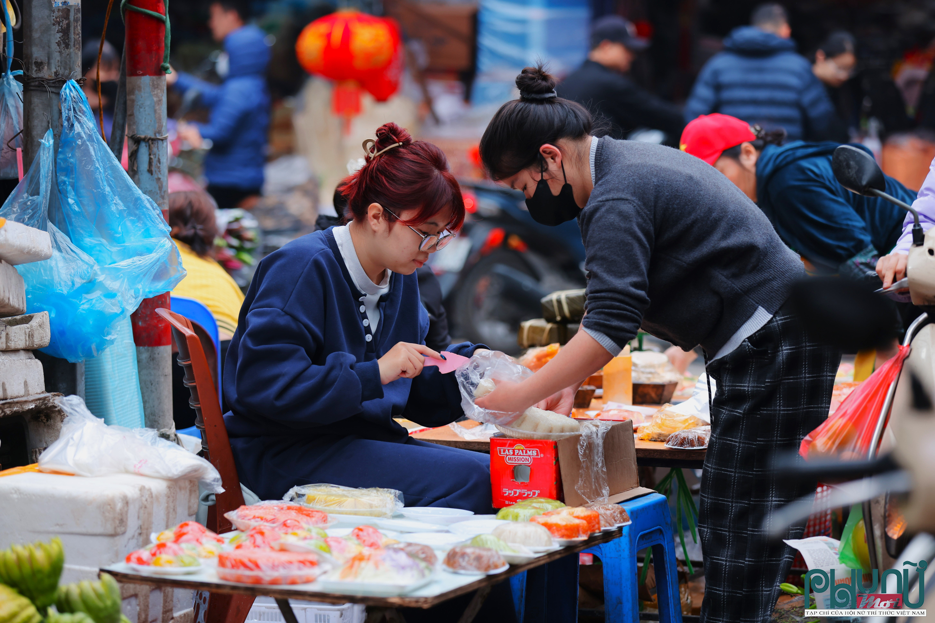 Xôi là món ăn làm từ lúa nếp – hạt ngọc của trời đất, biểu trưng cho no đủ, sung túc và kết nối cộng đồng. Khi kết hợp với hình tượng cá chép, xôi cá chép trở thành lời cầu chúc một năm mới thuận lợi, công việc “vượt khó – hóa rồng”, gia đạo ấm êm.