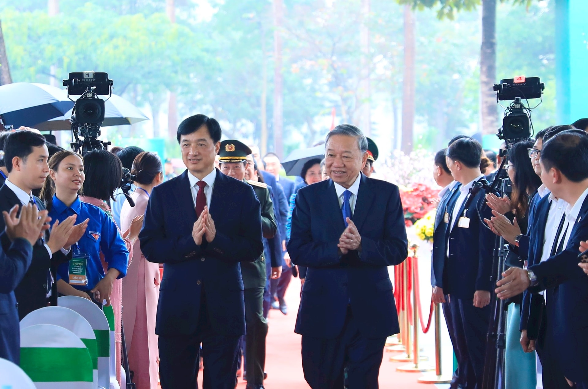 Tổng Bí thư Tô Lâm và Bí thư Thành ủy Hà Nội Nguyễn Duy Ngọc tham dự Lễ phát động “Tết trồng cây - Đời đời nhớ ơn Bác Hồ” Xuân Bính Ngọ 2026 tại Thủ đô Hà Nội. Ảnh: Quang Thái