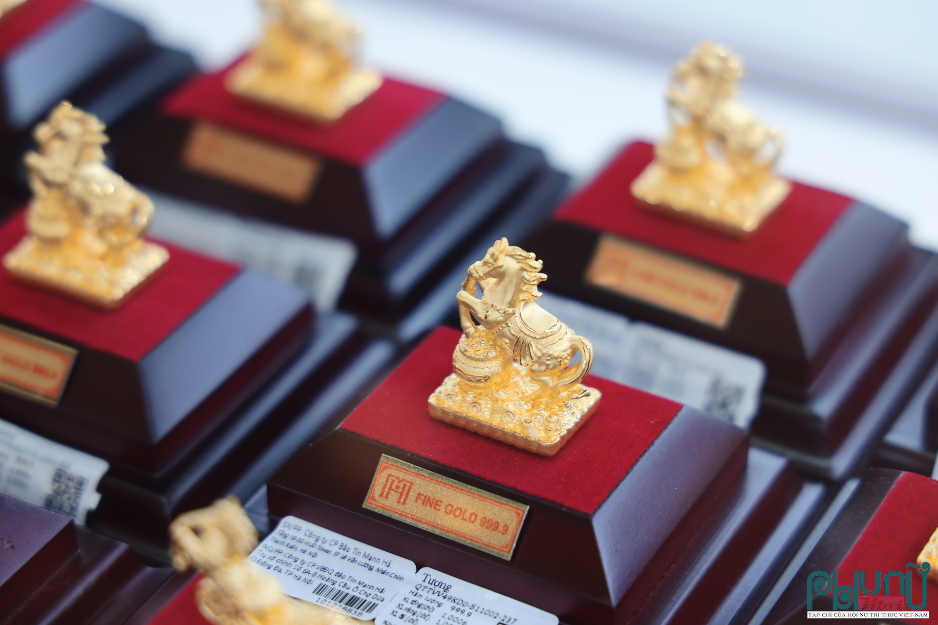 Dù giá vàng trong ngày có sự điều chỉnh theo từng thời điểm, tâm lý chung của người mua vẫn là “mua lấy may”, ít đặt nặng chênh lệch vài trăm nghìn đồng mỗi lượng.