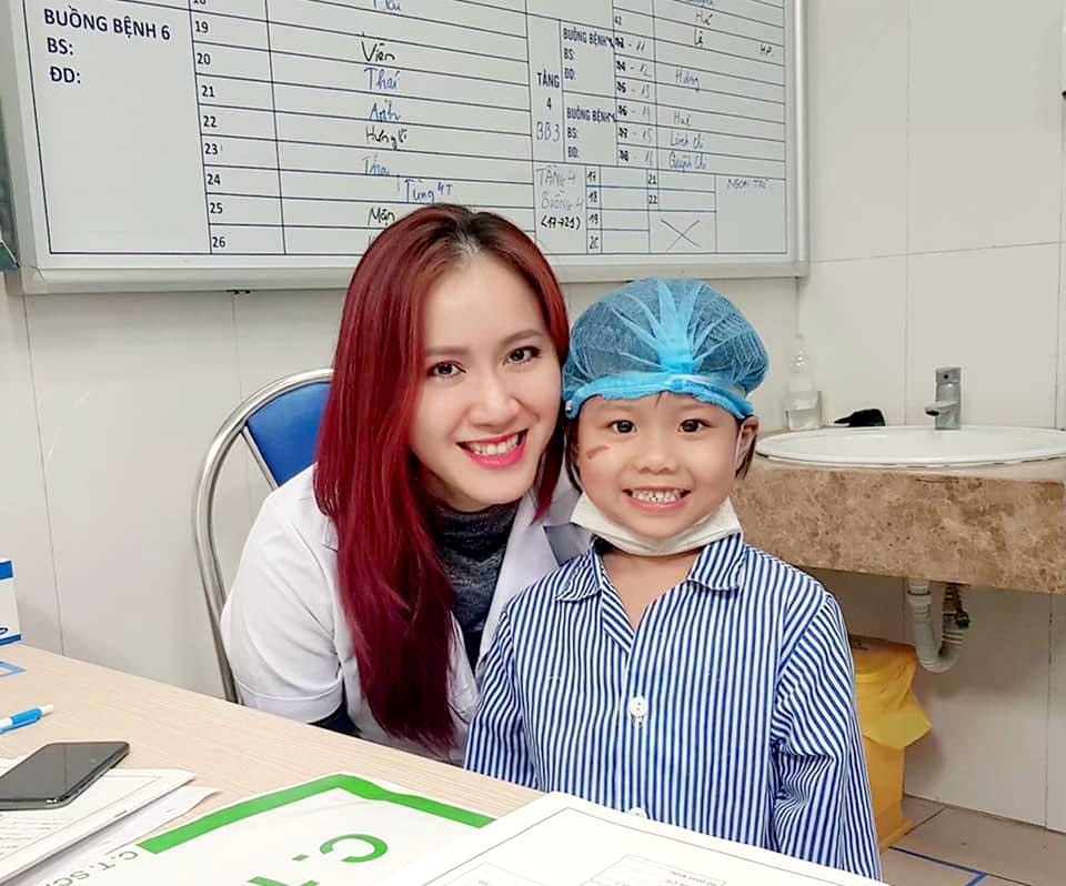 Bác sĩ Nguyễn Hồng Nhung, phẫu thuật tái tạo khi hy vọng trở lại khuôn mặt