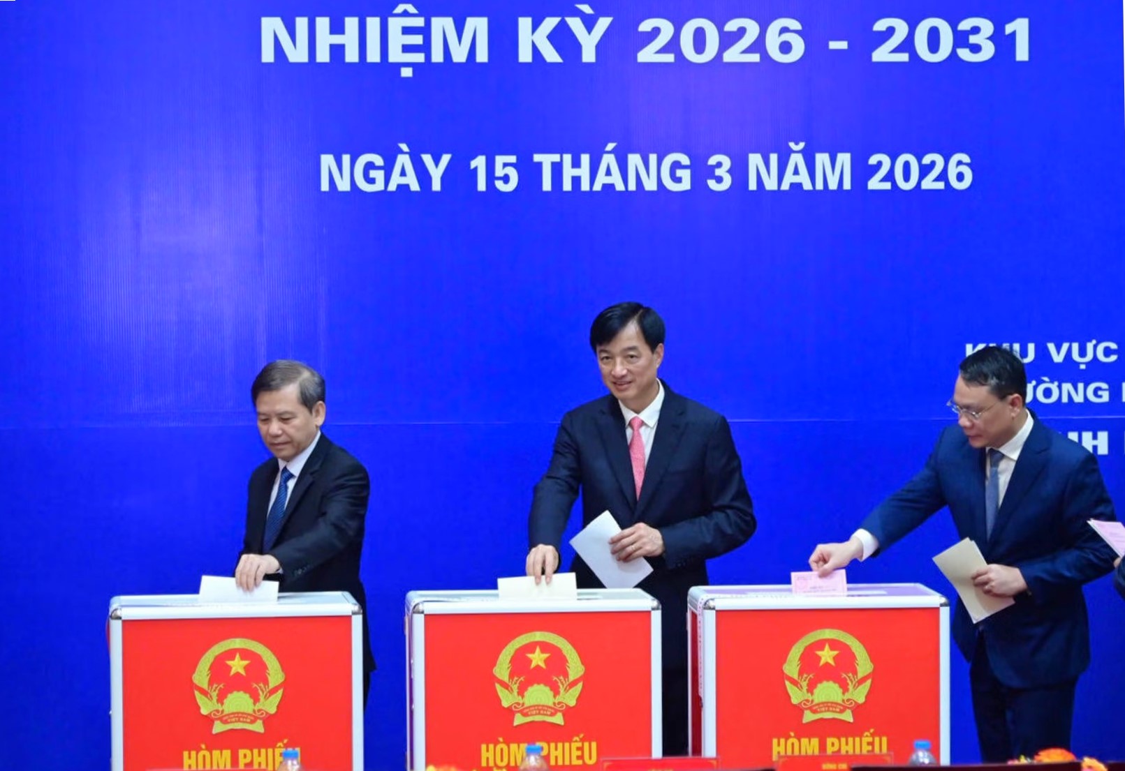 Bí thư Thành ủy Nguyễn Duy Ngọc bỏ phiếu tại khu vực bỏ phiếu số 2, phường Ba Đình, TP Hà Nội. Ảnh: VGP