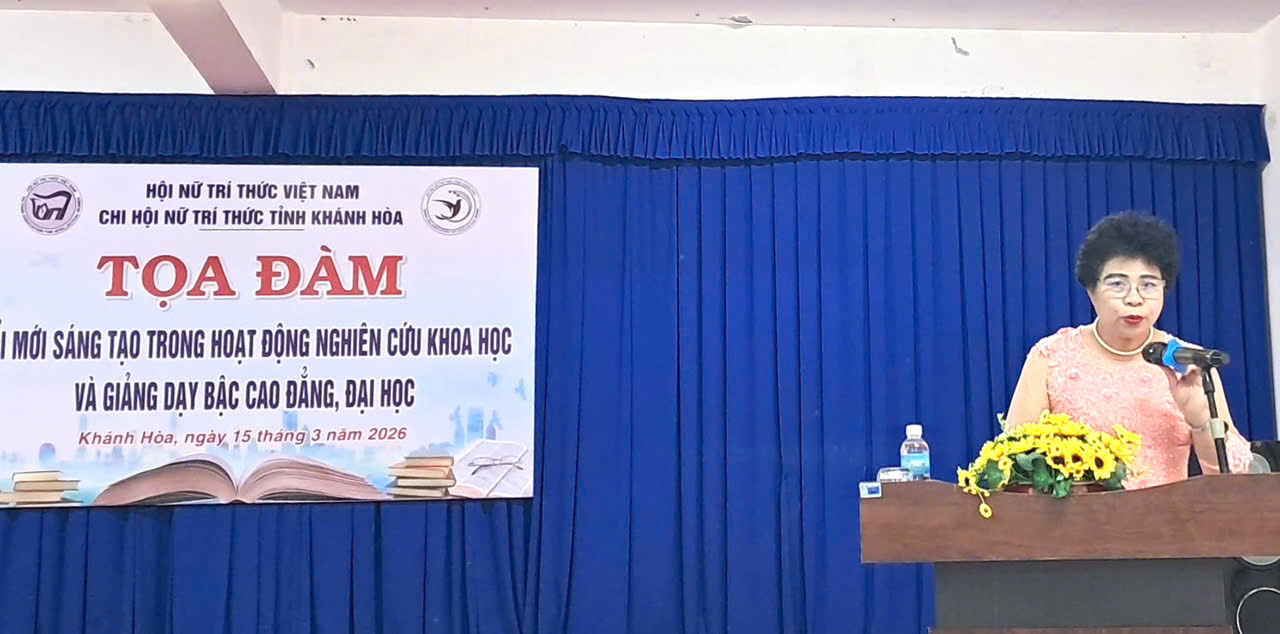 NGƯT.PGS.TS. Nguyễn Thị Thúy Hường, Chi hội trưởng Chi hội Nữ trí thức tỉnh Khánh Hòa phát biểu khai mạc.