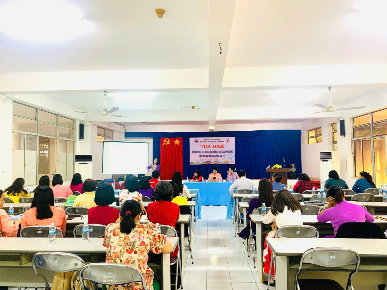 Quang cảnh tọa đàm