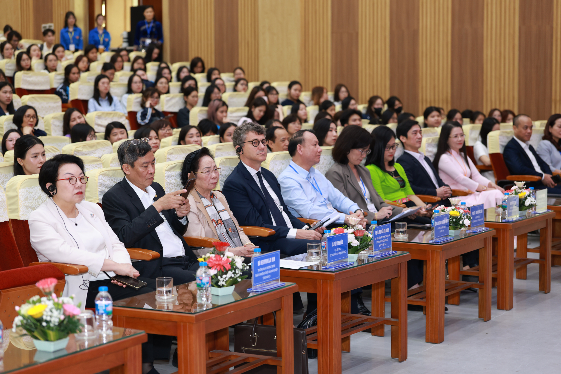 Các đại biểu tham dự lễ công bố kết thúc thành công giai đoạn 2 và khởi động giai đoạn 3 của sáng kiến “Chúng tôi CÓ THỂ”.