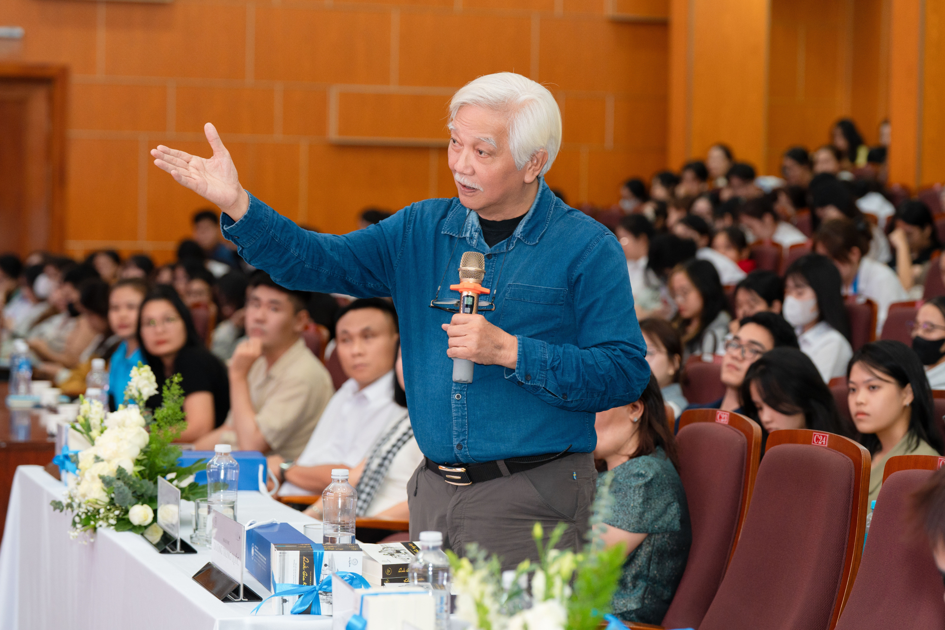 Nhà sử học Dương Trung Quốc