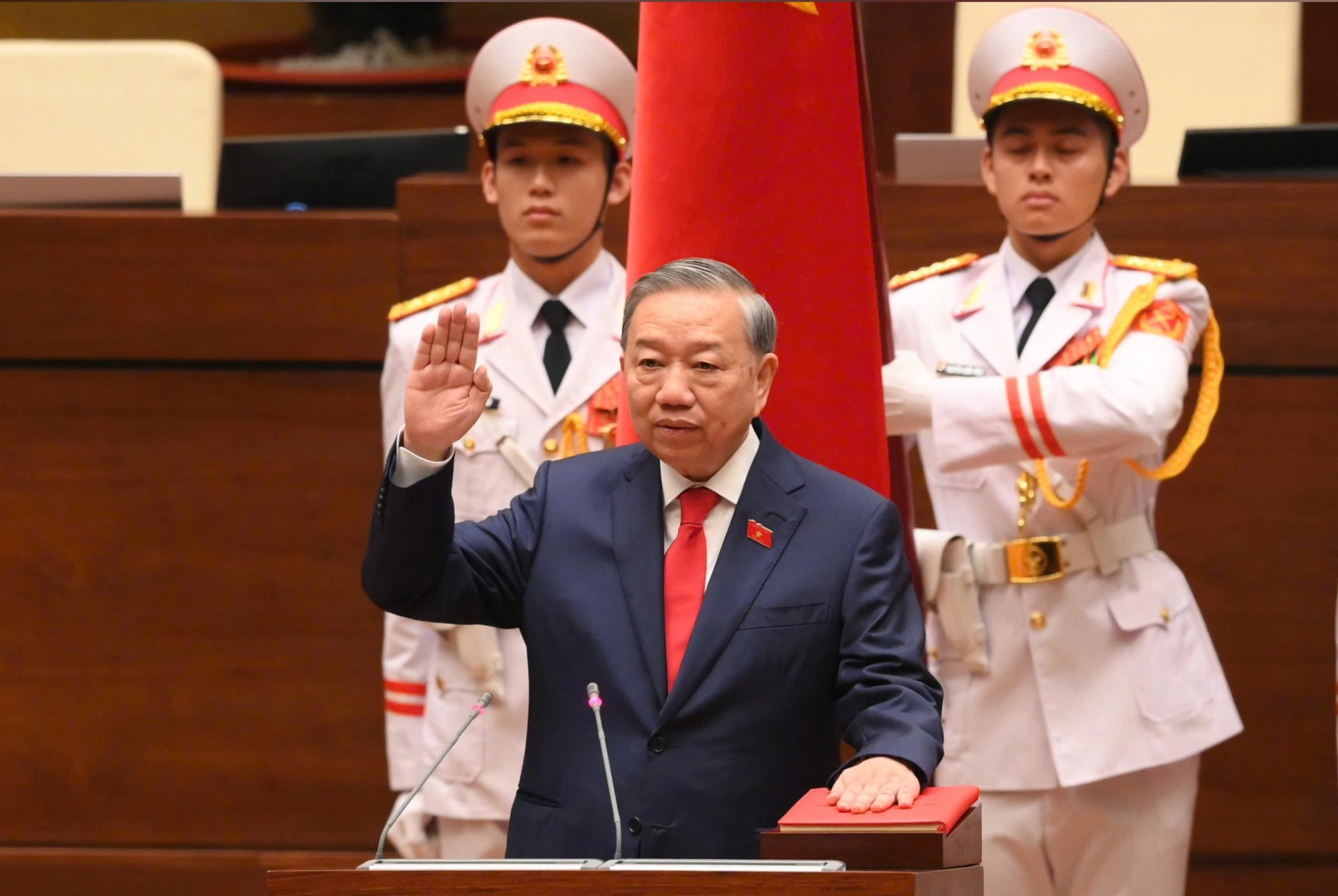 Tổng Bí thư, Chủ tịch nước Tô Lâm tuyên thệ. Ảnh: DT