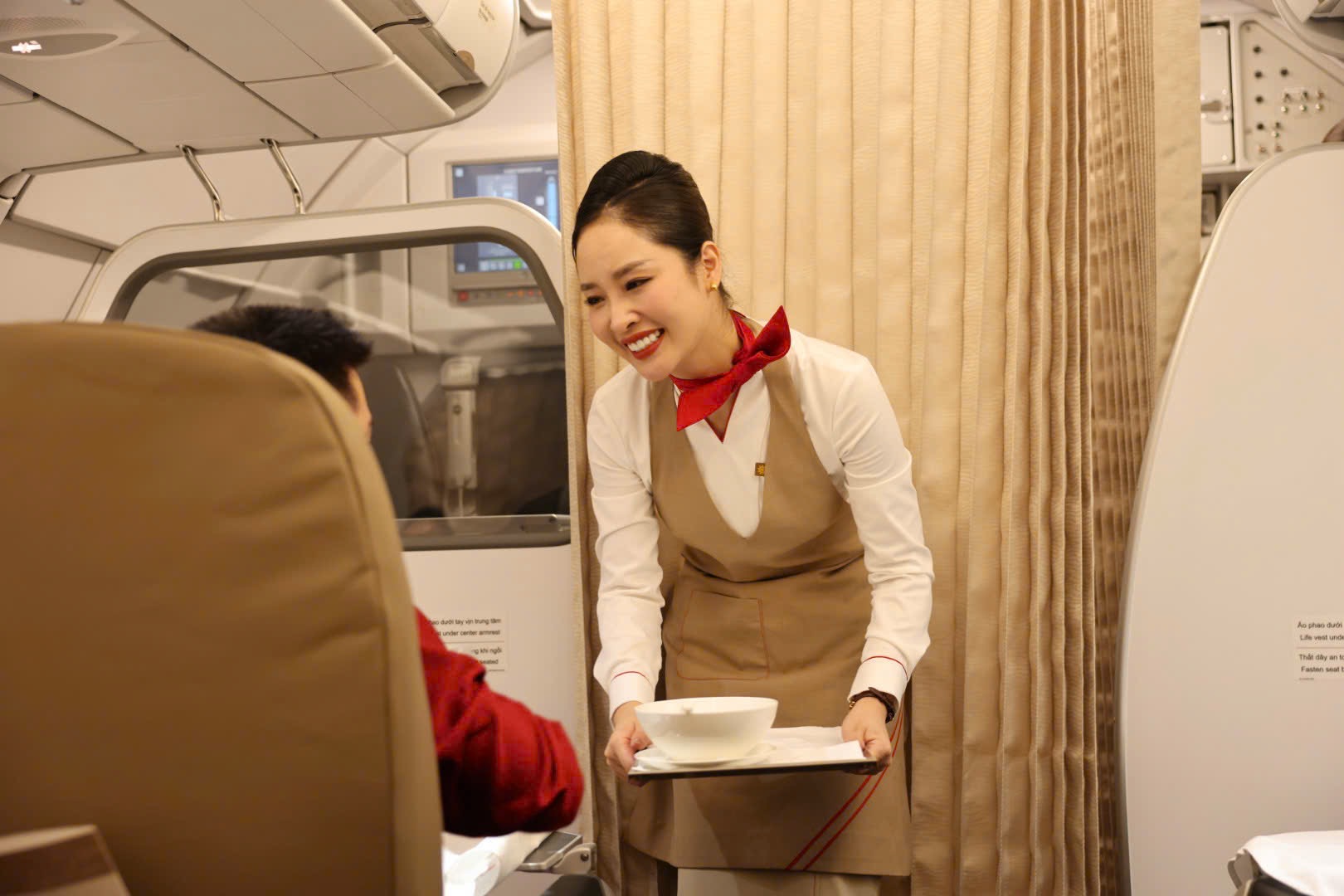Tiếp viên trên chuyến bay của hãng