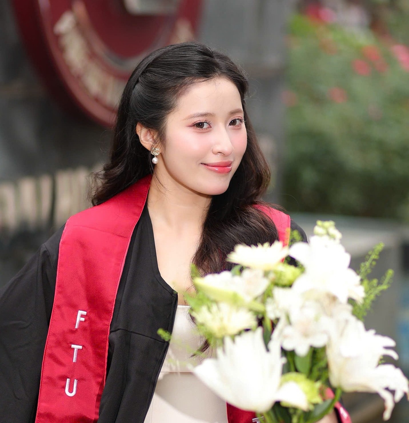 Đặng Thị Khánh Linh, sinh viên lớp Anh 03-K61, chuyên ngành Kinh tế đối ngoại tốt nghiệp loại Xuất sắc của Trường Đại học Ngoại thương.