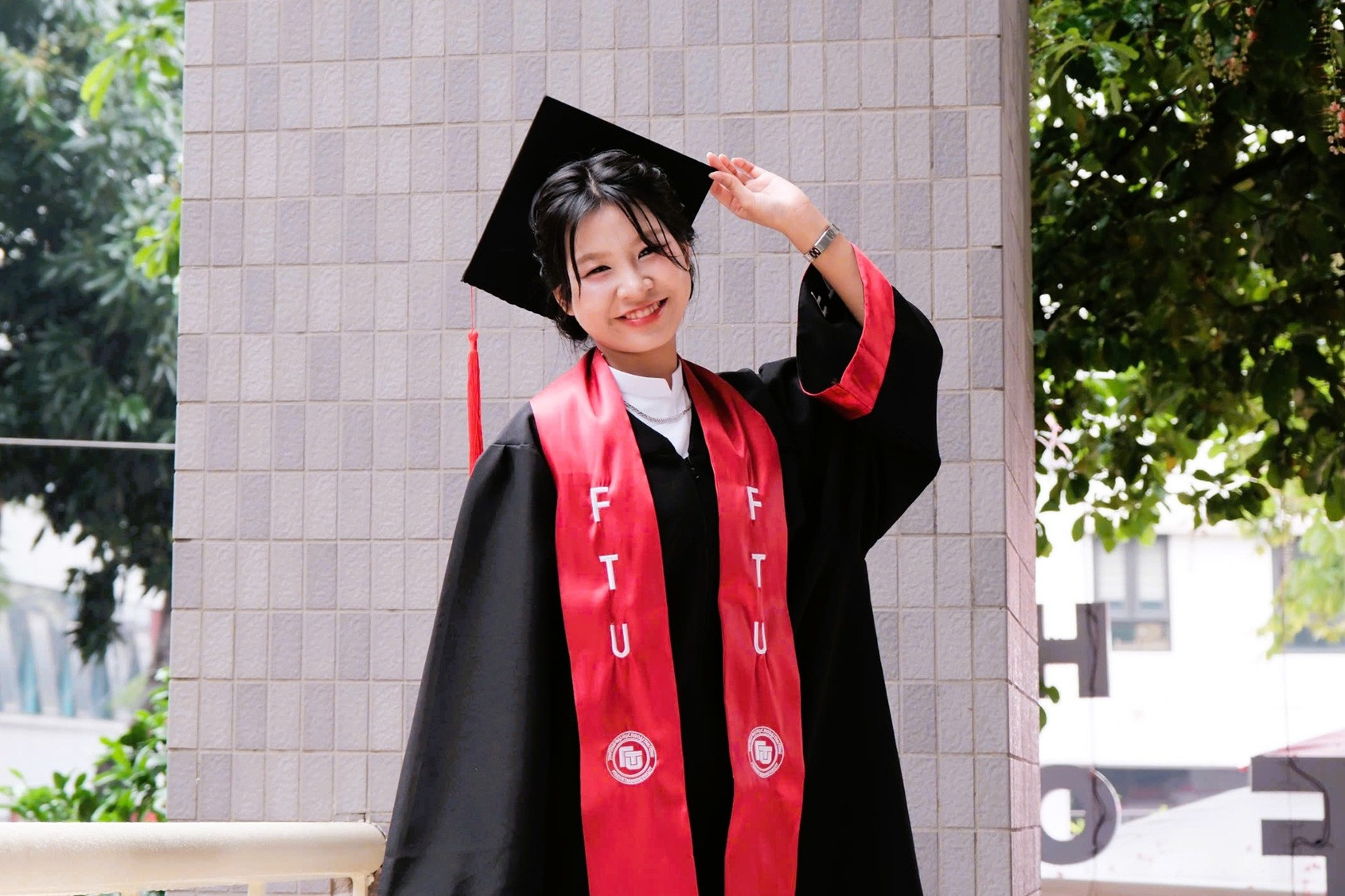 Vũ Thị Thi sinh viên lớp Trung 03-K61, chuyên ngành Tiếng Trung thương