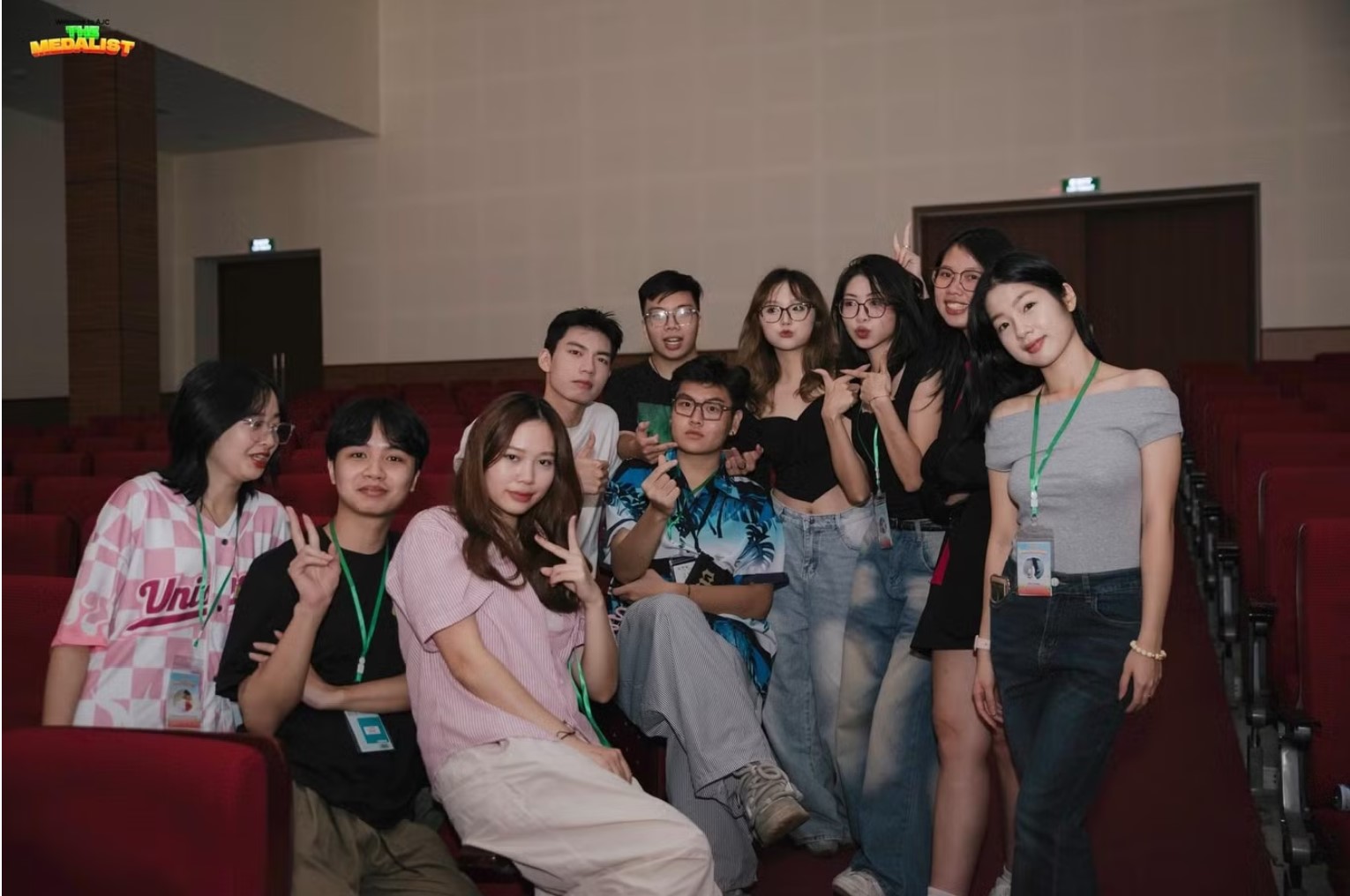 Bảo Trang (bên phải) tham gia tổ chức Welcome to AJC tại Học viện Báo chí và Tuyên truyền