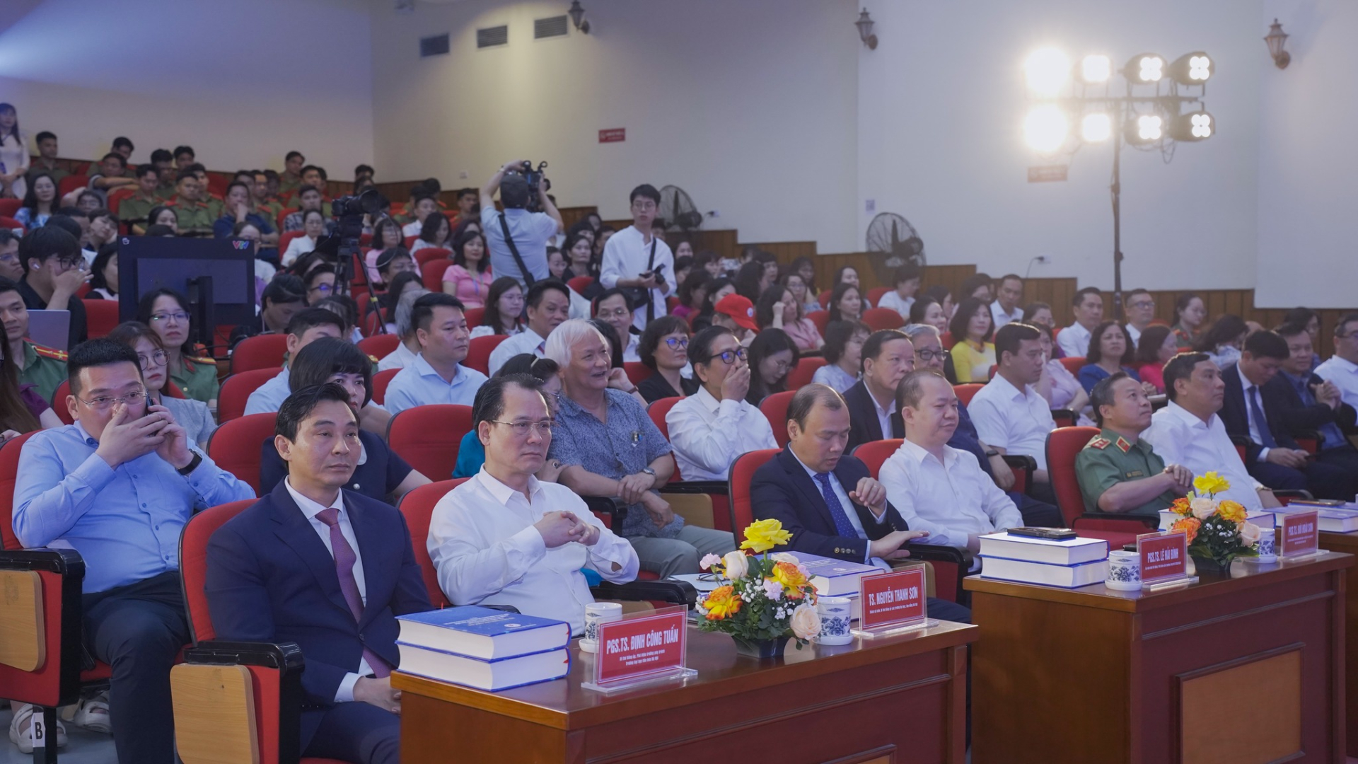 Các đại biểu tham dự Hội thảo