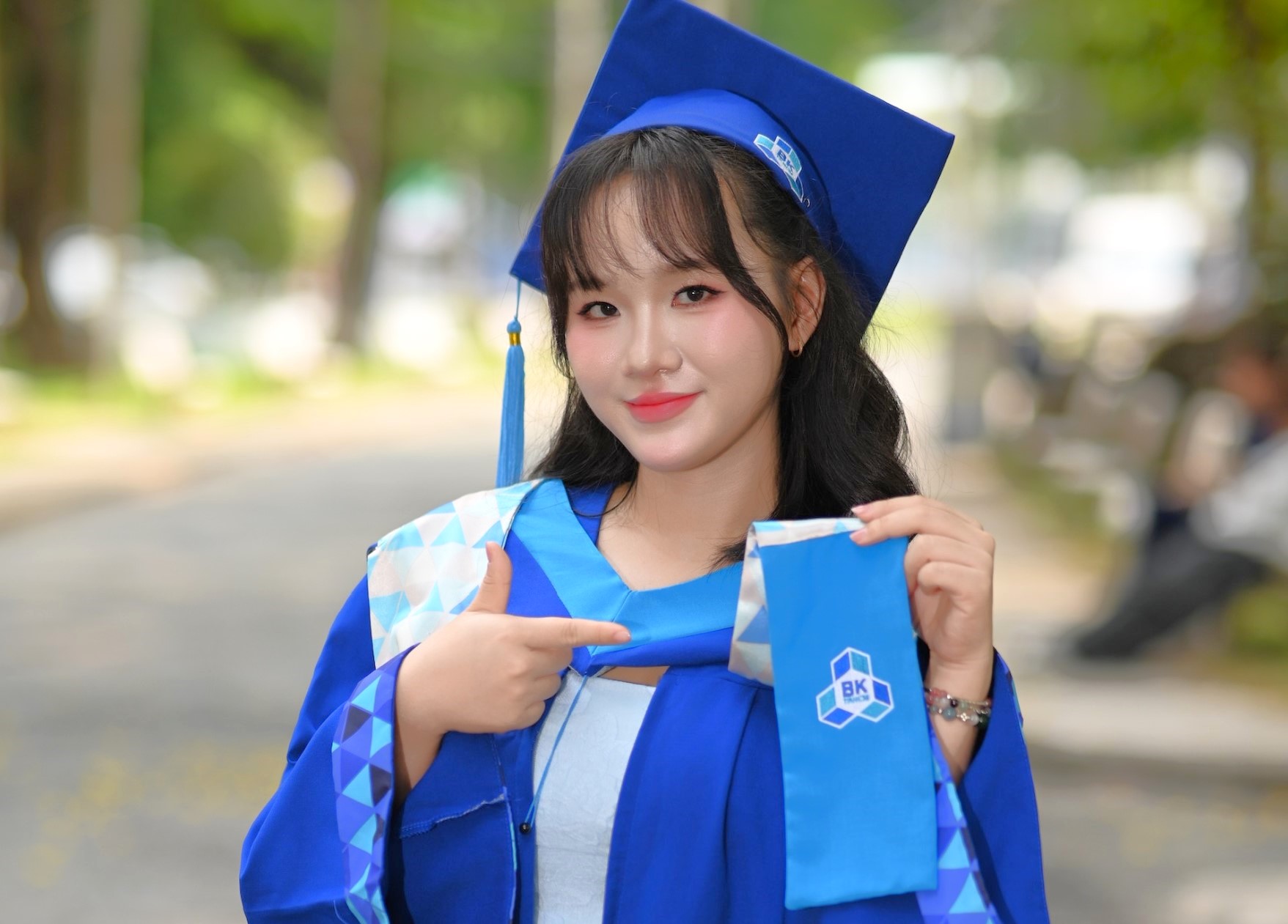 Lê Nguyễn Vy Hân, nữ kỹ sư tốt nghiệp sớm và hành trình theo đuổi vật liệu “tự chữa lành”. Ảnh: NV