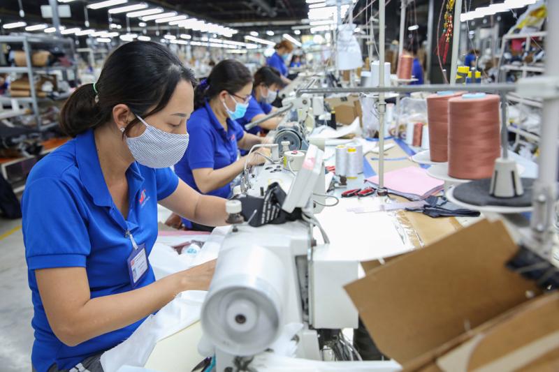 Phụ nữ vẫn đối mặt nhiều khoảng trống quyền lợi trong thực tế. Ảnh minh họa: ITN