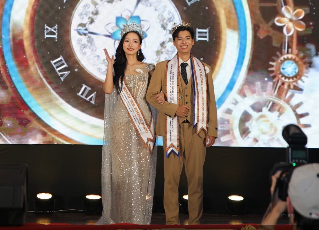 Hoàng Trang Thùy đăng quang Hoa khôi Sinh viên tài năng, thanh lịch SIS SHINE 2026