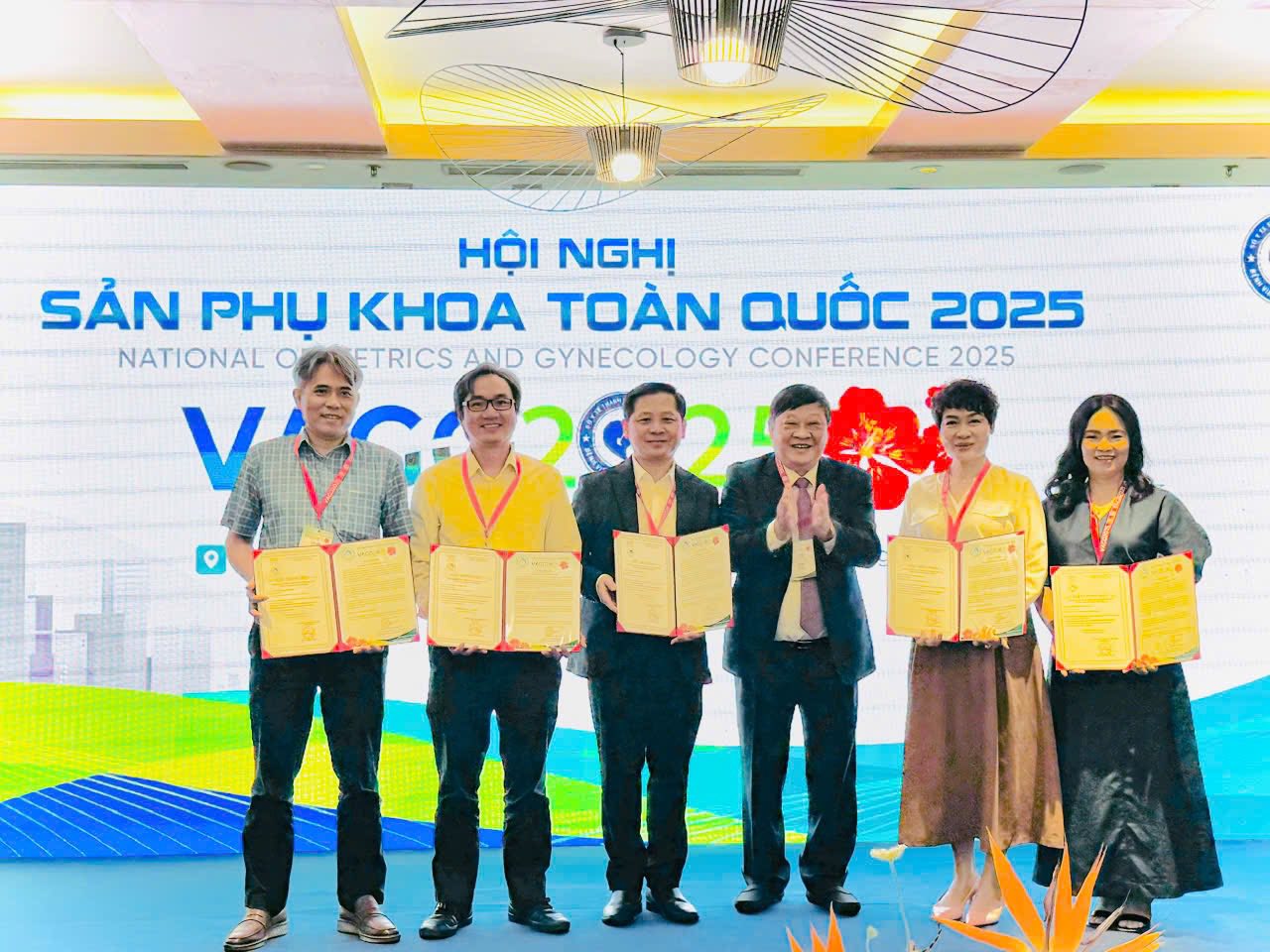 BSCKII Phạm Thúy Nga tham gia báo cáo tại Hội nghị Sản phụ khoa toàn quốc (năm 2025).