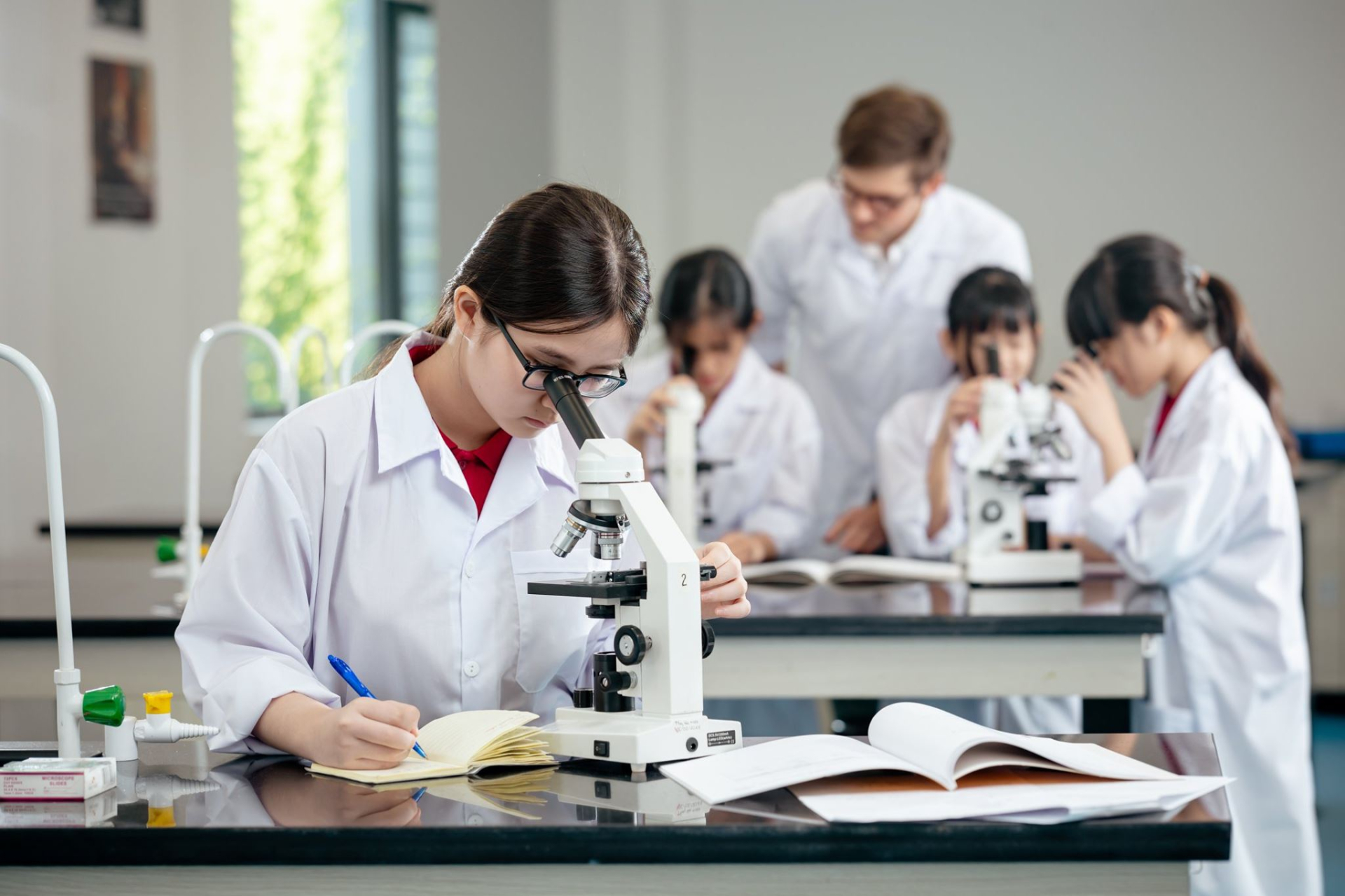 Học bổng khoa học giúp định hình lựa chọn ngành học của người trẻ. Ảnh minh họa: ITN