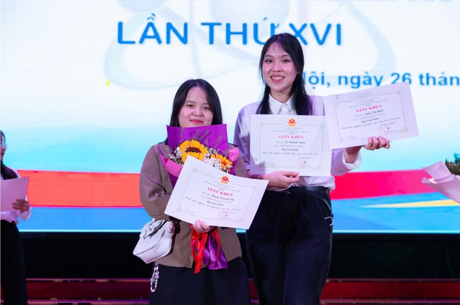 Lê Thanh Ngân nhận giải Nhất nghiên cứu khoa học cấp Trường