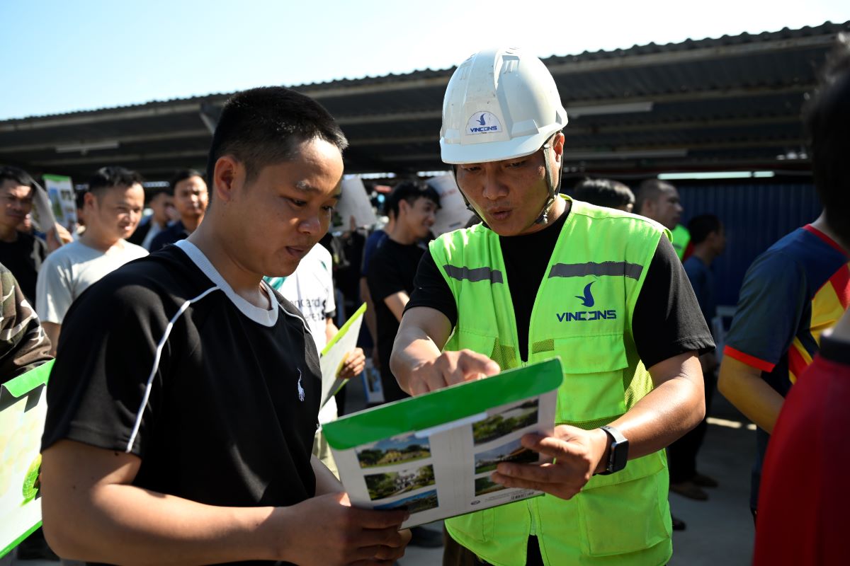 Người lao động đến ứng tuyển được hướng dẫn và tư vấn các vị trí công việc phù hợp