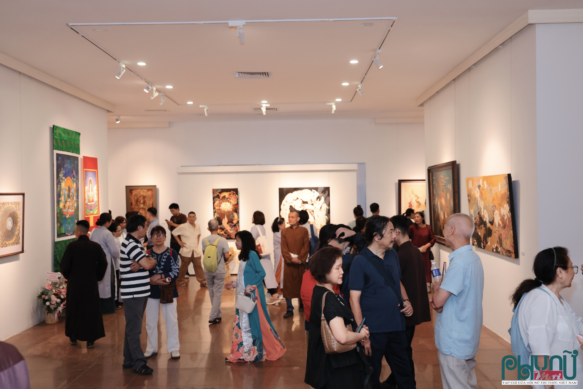“Sen Đầu Hạ IX” khai mạc tại Hà Nội, lan tỏa tinh thần Phật giáo qua hội họa