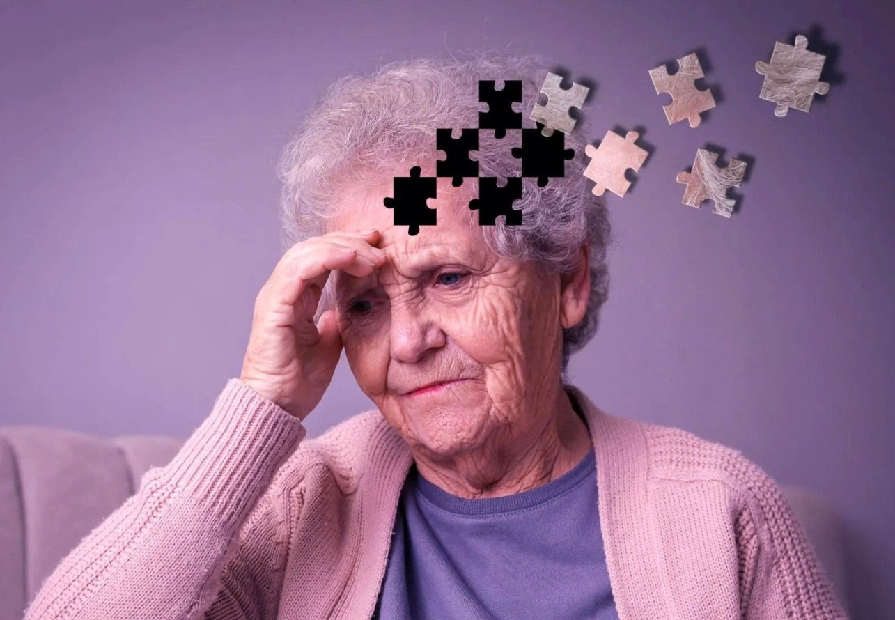Phụ nữ có nguy cơ mắc Alzheimer cao hơn nam giới. Ảnh: Shutterstock