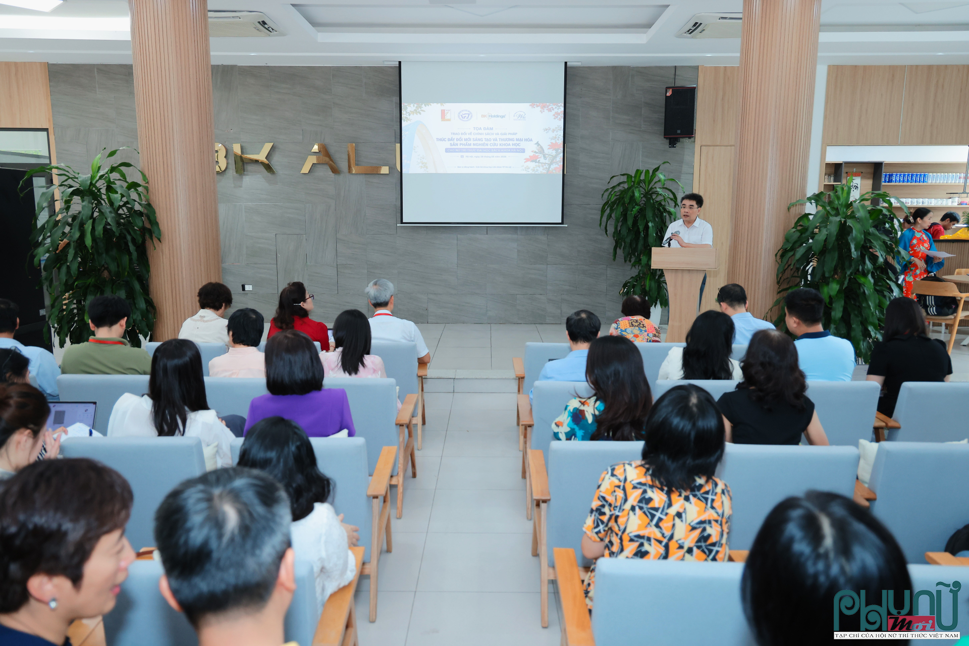 Chương trình do Chi hội Nữ trí thức Đại học Bách khoa Hà Nội phối hợp với Ban Khoa học và Công nghệ, BK Holdings tổ chức trong khuôn khổ Tháng Khoa học và Công nghệ, với sự tham gia của nhiều chuyên gia, doanh nghiệp, quỹ đầu tư và các nhà khoa học.