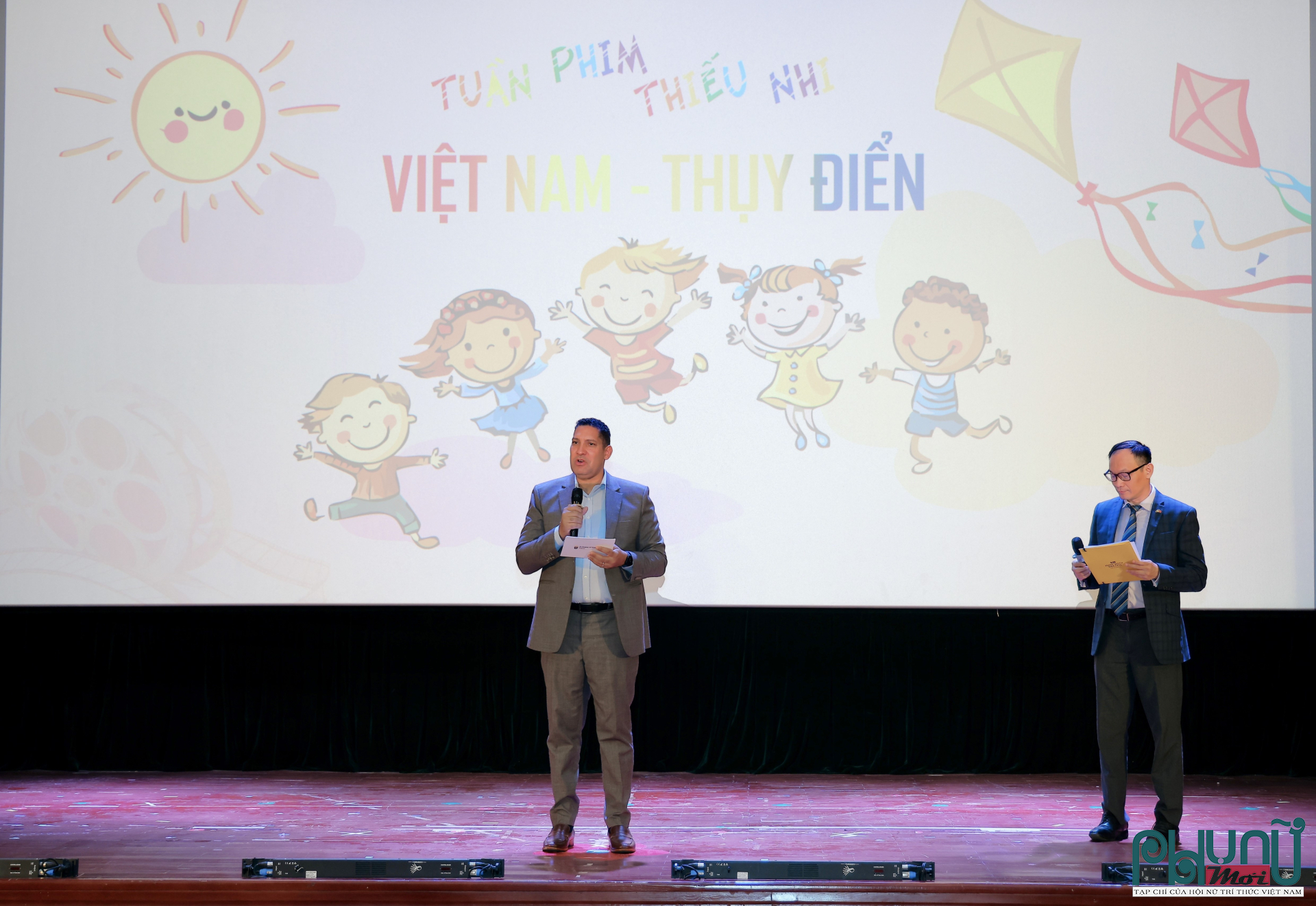 Ngài Đại sứ Thuy Điển Johan Ndisi phát biểu lễ khai mạc