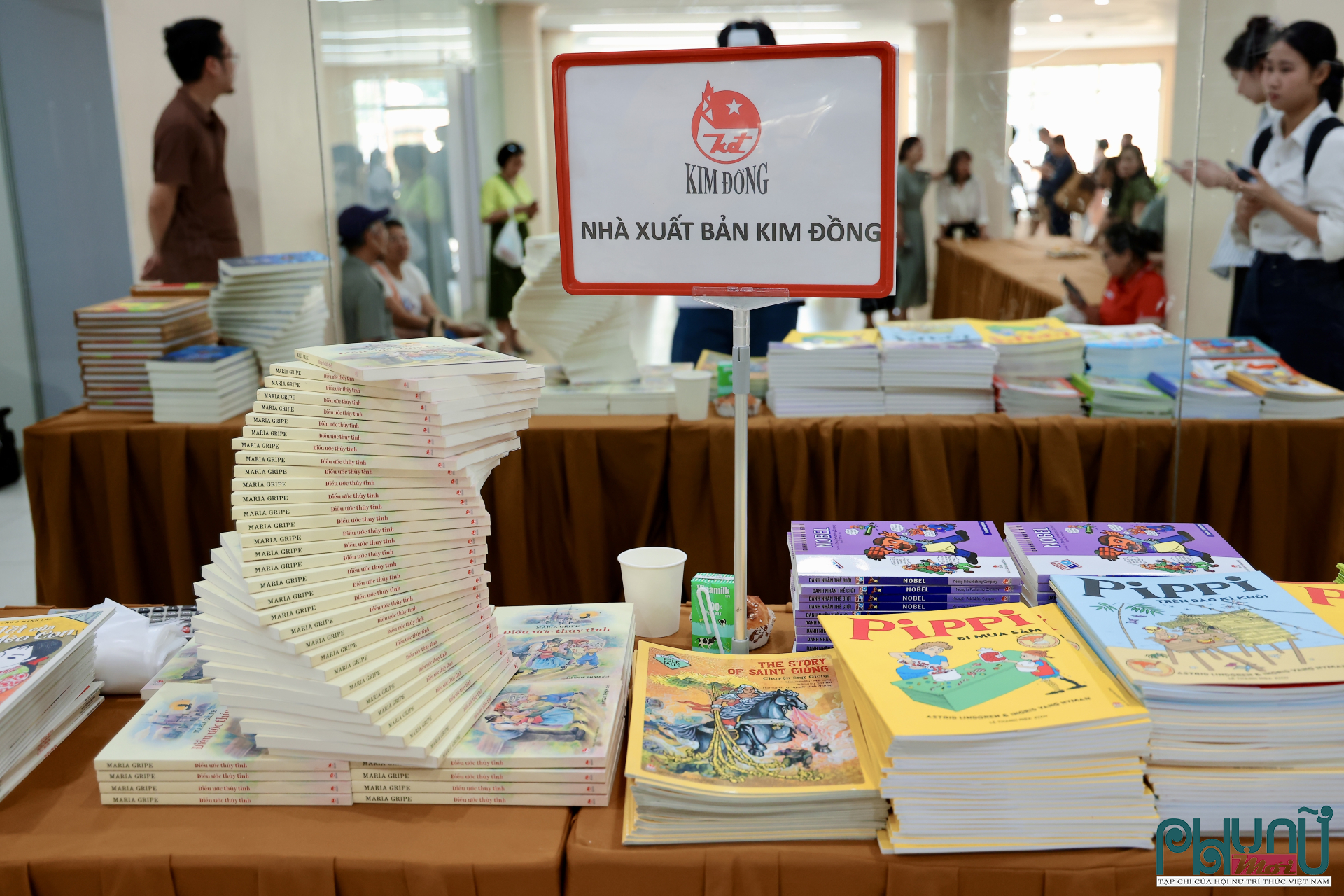 Bên cạnh chương trình chiếu phim, trong buổi khai mạc ngày 1/6, Nhà xuất bản Kim Đồng giới thiệu tới công chúng các ấn bản tiếng Việt là những tác phẩm nổi tiếng do Astrid Lindgren sáng tác và đã được chuyển thể thành phim
