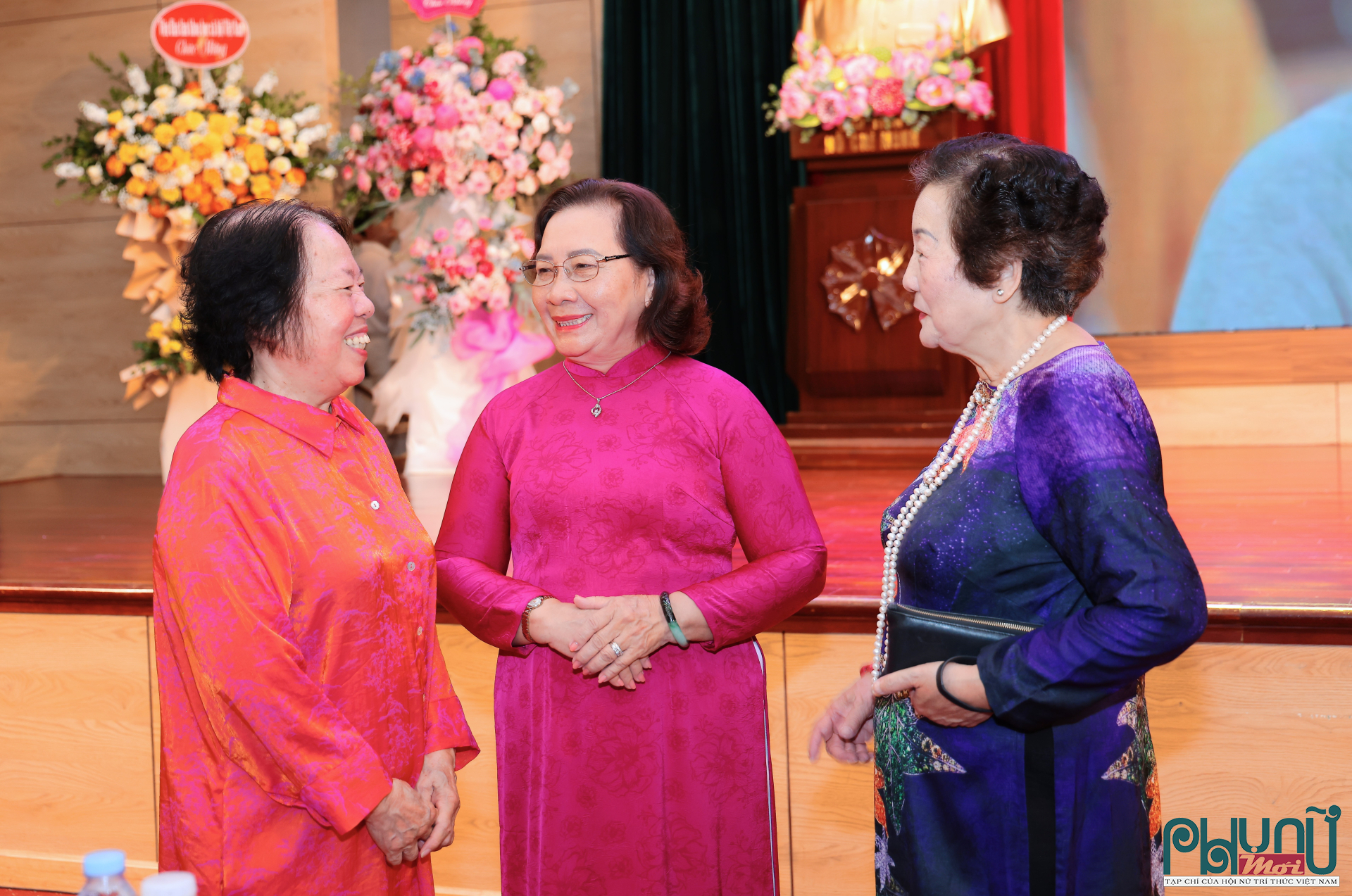 Các đại biểu đến tham dự Lễ Tôn vinh và biểu dương Nữ trí thức Việt Nam tiêu biểu năm 2026.