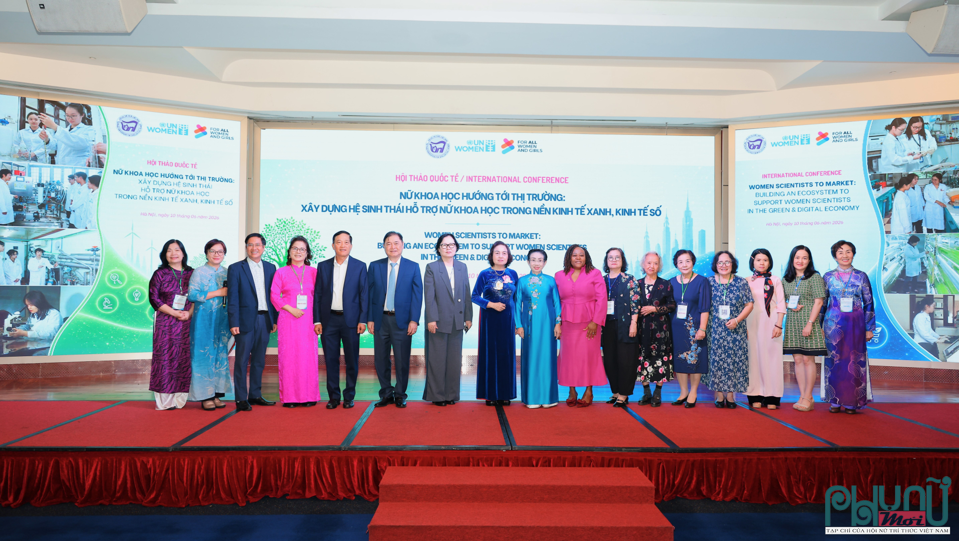 Các đại biểu chụp ảnh lưu niệm