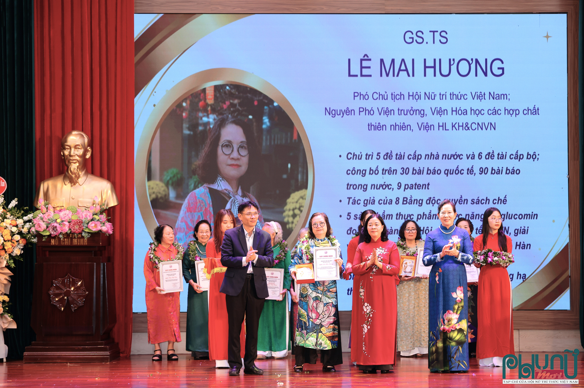 GS.TS Lê Mai Hương, Phó Chủ tịch Hội Nữ trí thức Việt Nam, Nguyên Phó Viện trưởng, Phó Chủ tịch và Chủ tịch Hội đồng Khoa học của Viện Hóa học các hợp chất thiên nhiên, Viện Hàn lâm Khoa học và Công nghệ Việt Nam