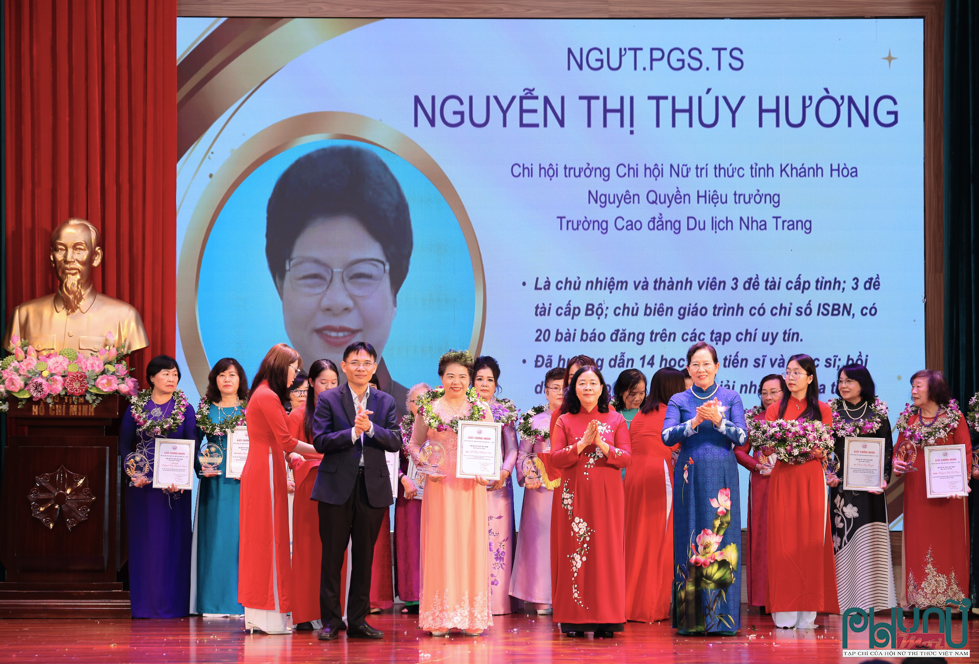 NGƯT, PGS.TS Nguyễn Thị Thúy Hường, Ủy viên Ban Chấp hành Hội Nữ trí thức Việt Nam; Chi hội trưởng Chi hội Nữ trí thức tỉnh Khánh Hòa; nguyên Quyền Hiệu trưởng Trường Cao đẳng Du lịch Nha Trang.
